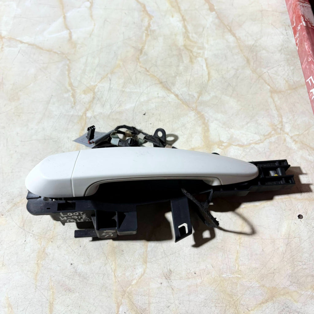 2007 BMW 1 SERIES 116M DOOR HANDLE OUTER LEFT FRONT PASSENGER SIDE 140107-10