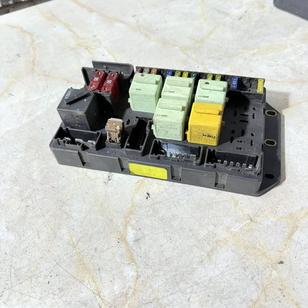 Land Rover L322 Driver rear Fuse Box YQE500290 Ref HG54 2009