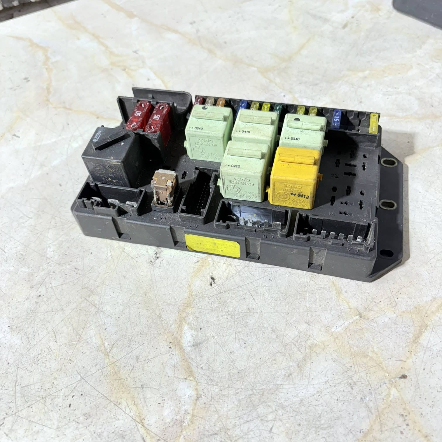 Land Rover L322 Driver rear Fuse Box YQE500290 Ref HG54 2009