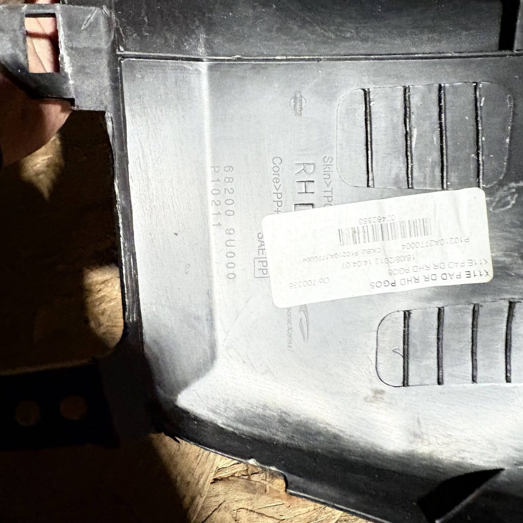 682009U000 Interior Nissan Note DE904308-06-2012