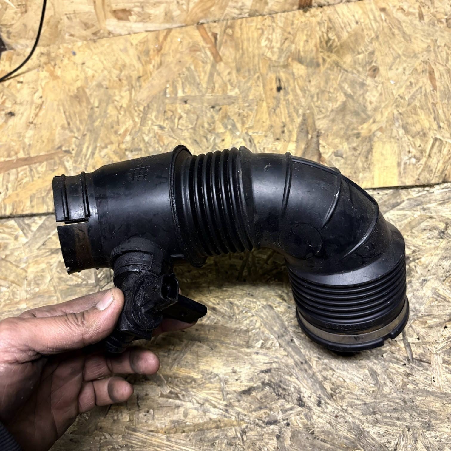 Vauxhall Opel Insignia Mk1 2.0 CDTi A20DTH Air Intake Pipe Hose 55561787 09-17