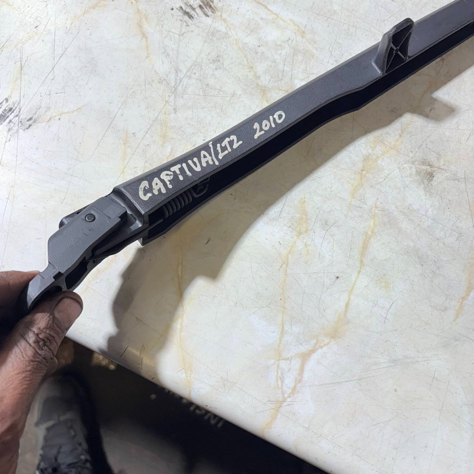 CHEVROLET CAPTIVA 2010 WIPER ARM