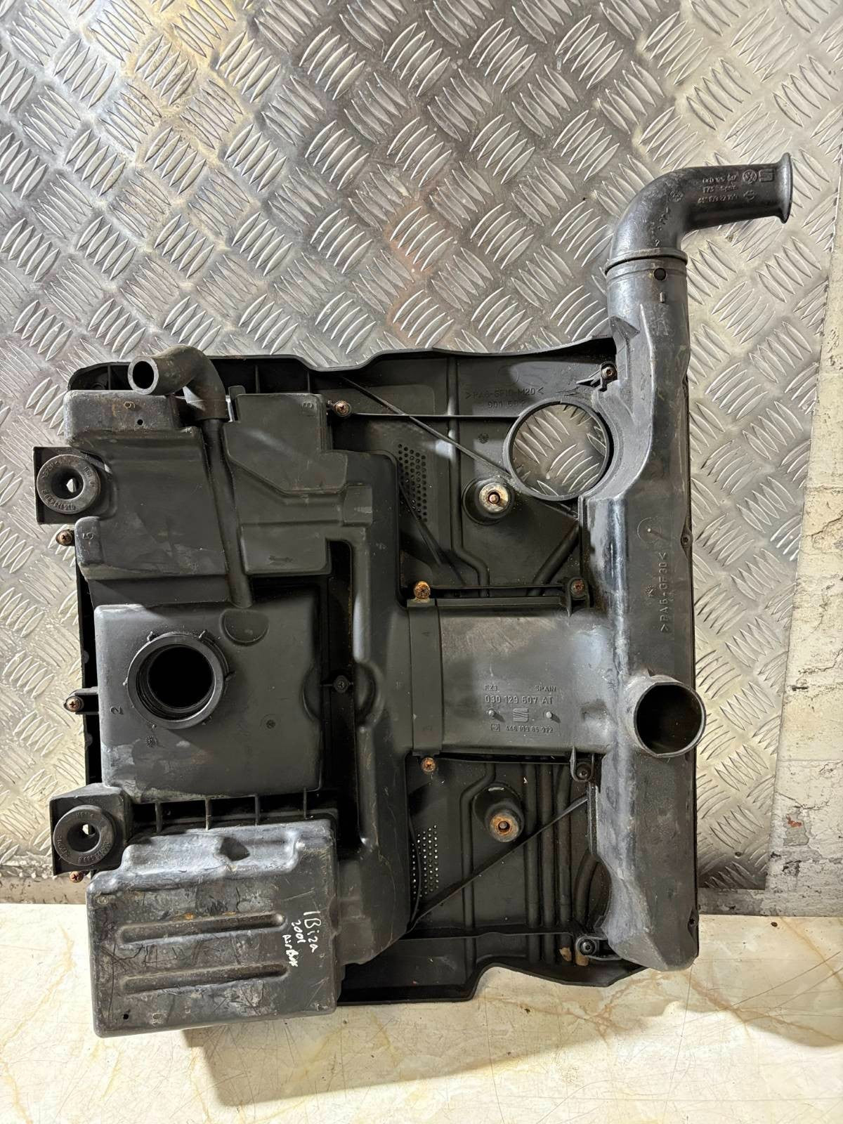 SEAT Ibiza 6K 1999-2002 1.4 MPI Airbox Air Filter Housing Engine Cover 030129607