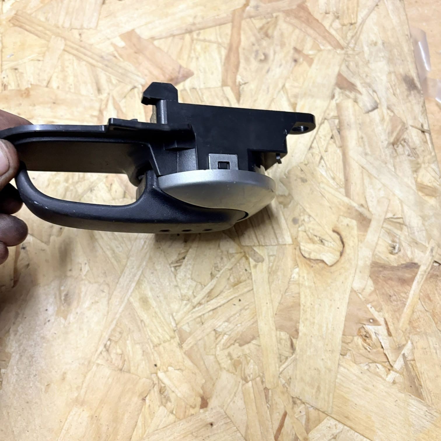 2007 NISSAN MICRA DOOR HANDLE PASSENGER REAR SIDE 5010800006