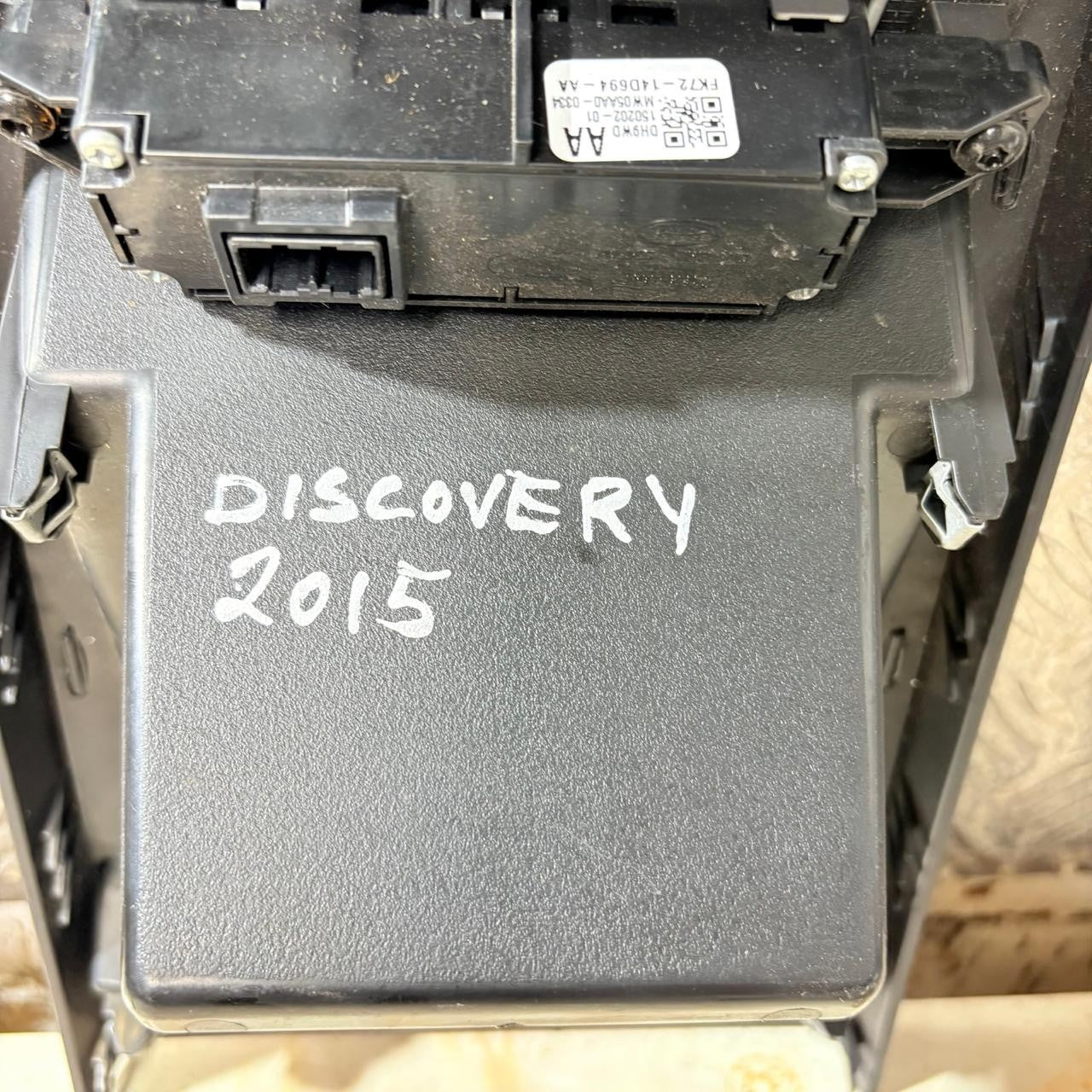 Range Rover Discovery 4 2014-2016 SPORT REAR HEATED SEAT CHARGING FK7214D694