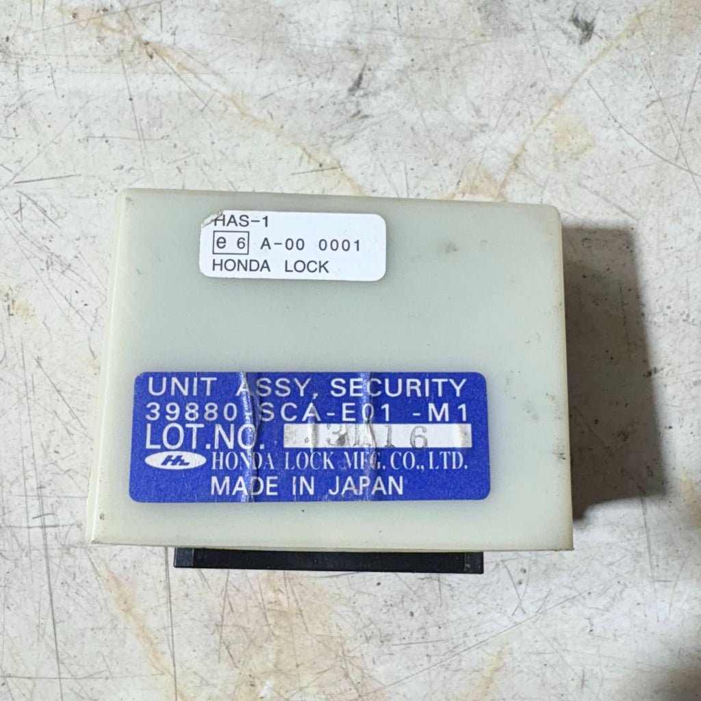 Honda Cr-V (2004 ) mk2 Central Locking Control Module ECU 39880-SCA-E01-M1