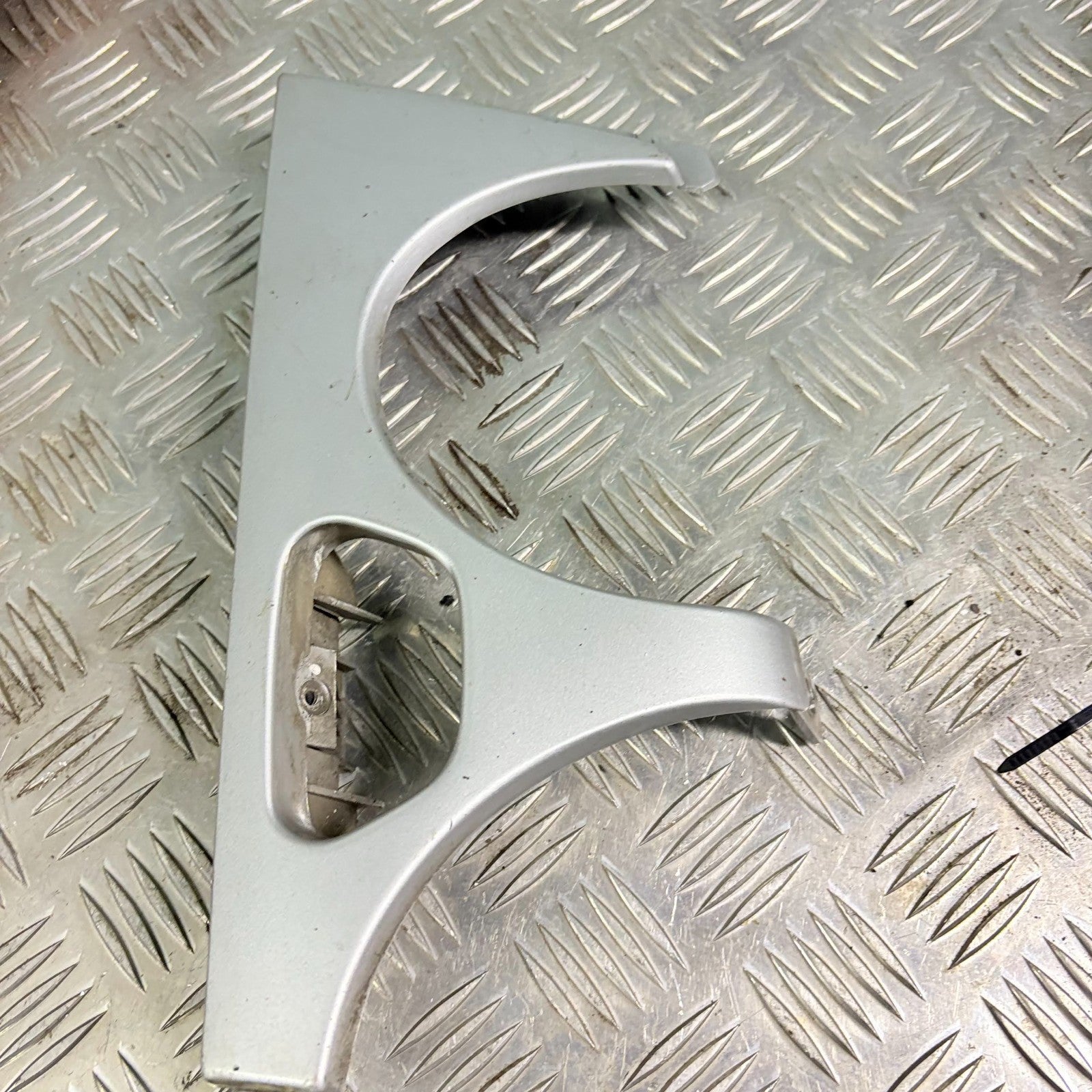 MERCEDES BENZ E CLASS E300 1999 HEADLIGHT LOWER COVER FRAME TRIM FRONT LEFT