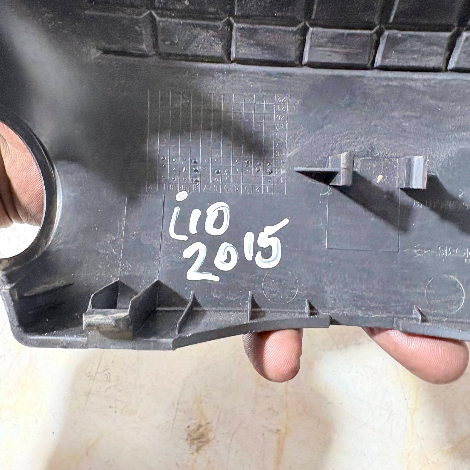 HYUNDAI i10 2015 STEERING COLUMN SURROUND TRIM COVER B9848-52000