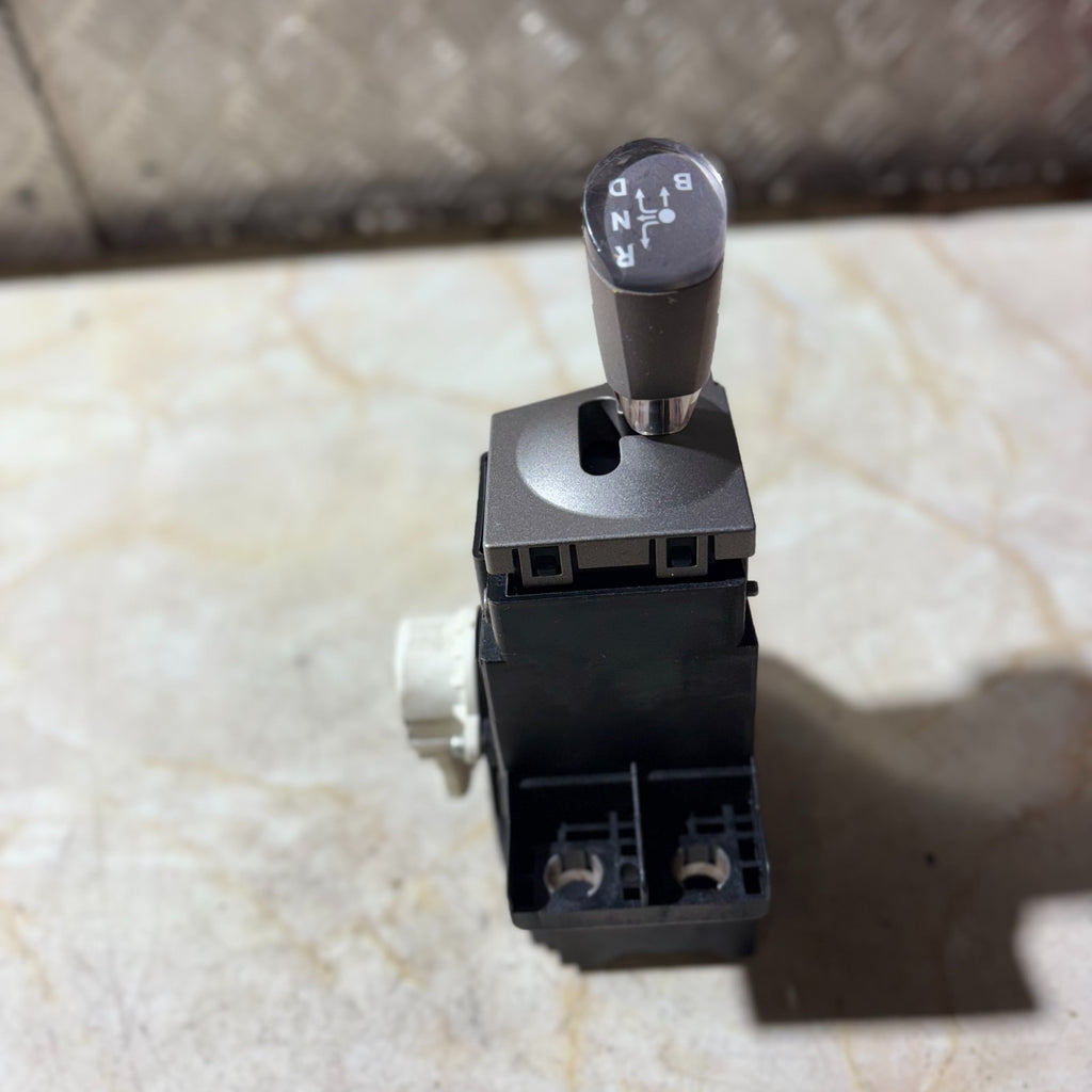 TOYOTA PRIUS 04-09 AUTO GEAR SHIFTER SELECTOR LEVER 89451-47030
