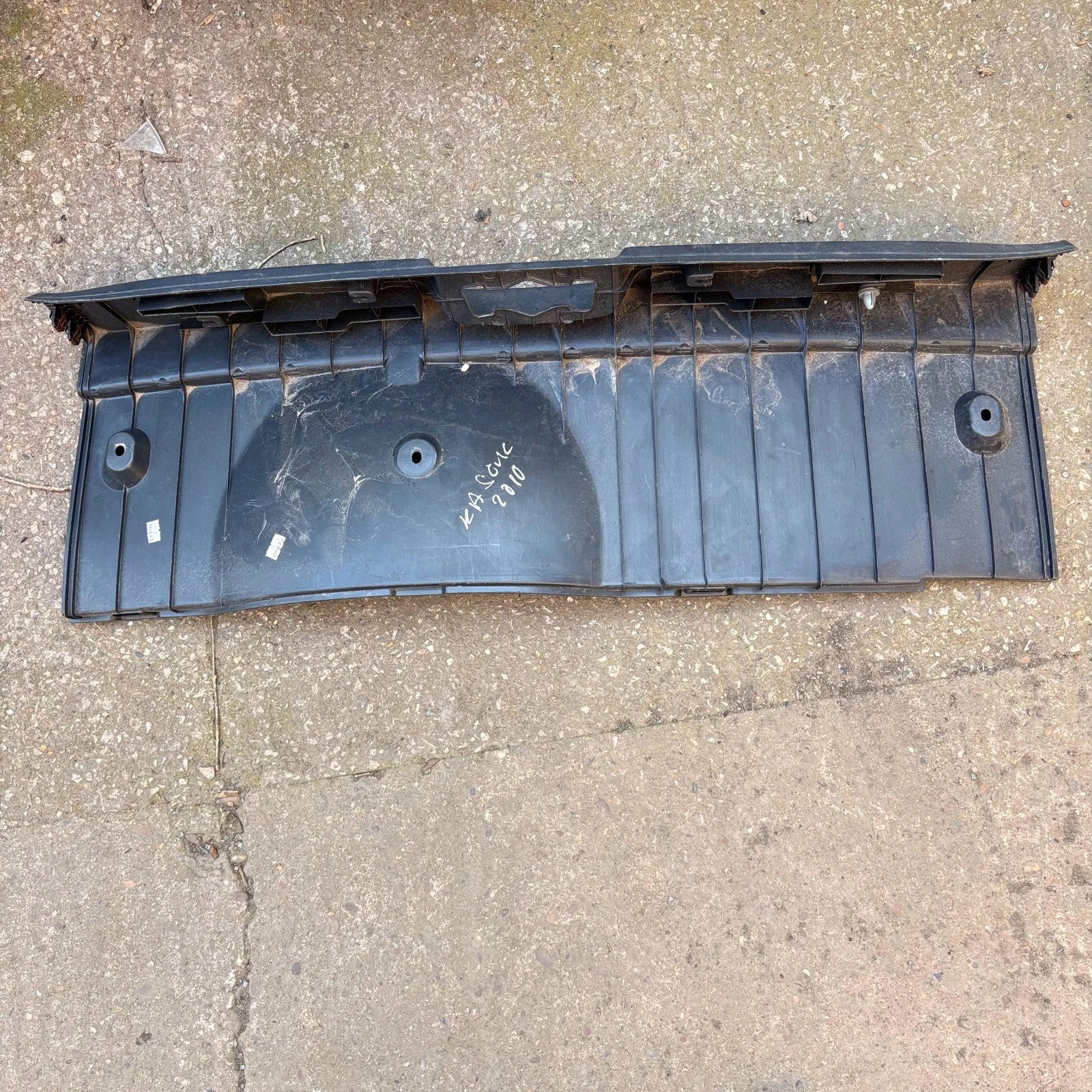 KIA SOUL BOOT TAILGATE LOADING DOCK SILL STEP TRIM PANEL 85771-2K000 2008-14