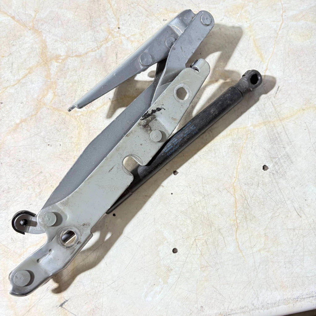 Audi A4/S4 B6/B7 2002-2008 RS4 2007-2008 Boot Lid Hinge OSR Gas Strut 8E5827302G