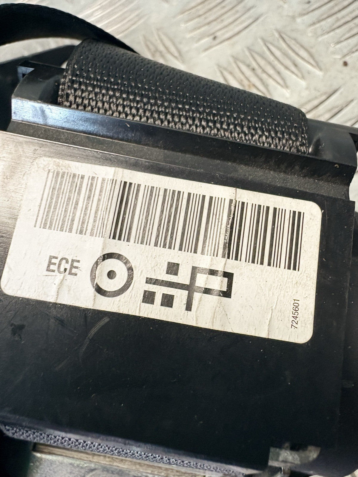 BMW 3 Series E90 Rear Centre Seat Belt Black 606091700E 72117245601 7245601