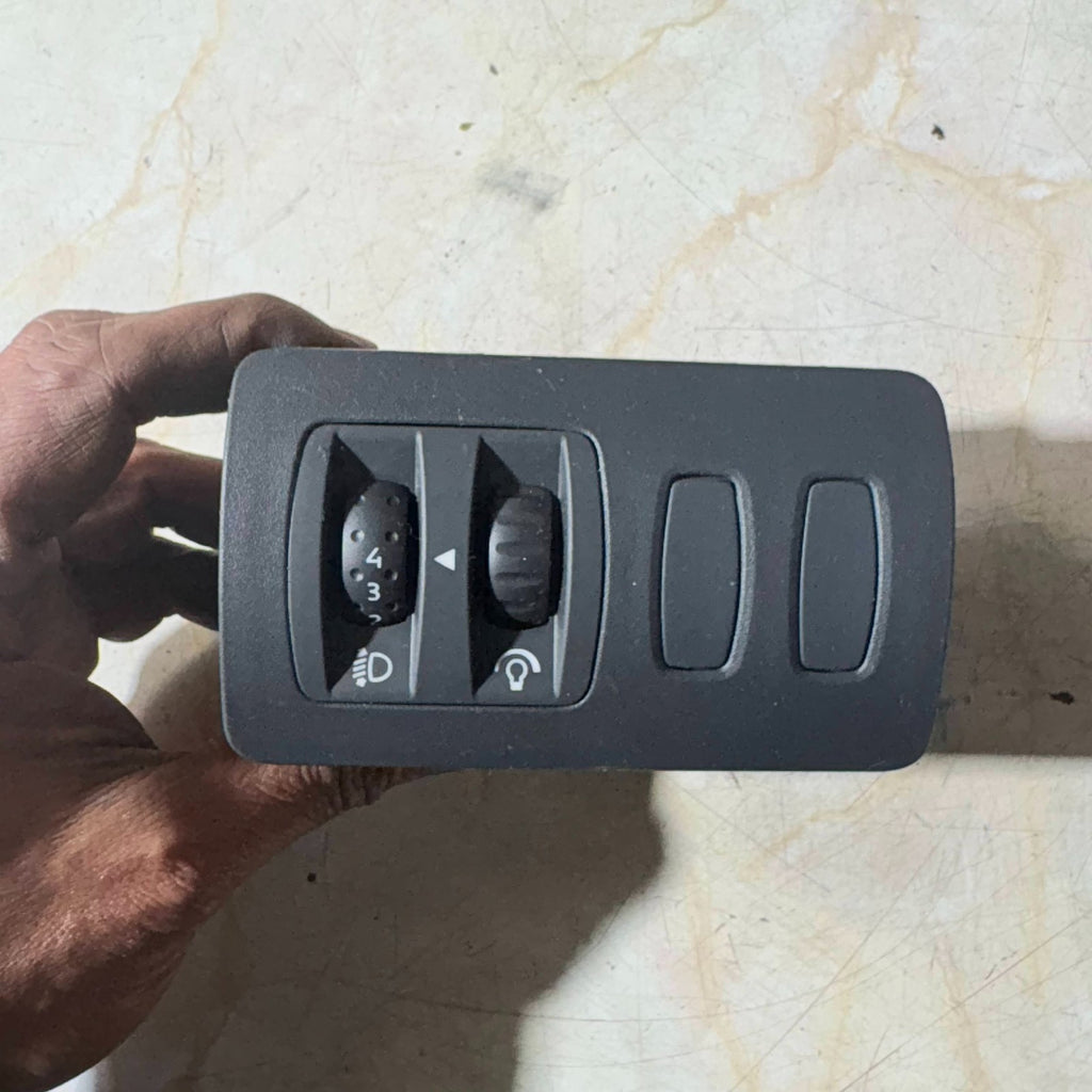 Renault Clio Mk3 2005-2012 Headlight/Instrument Panel Adjuster Switch 8200407756