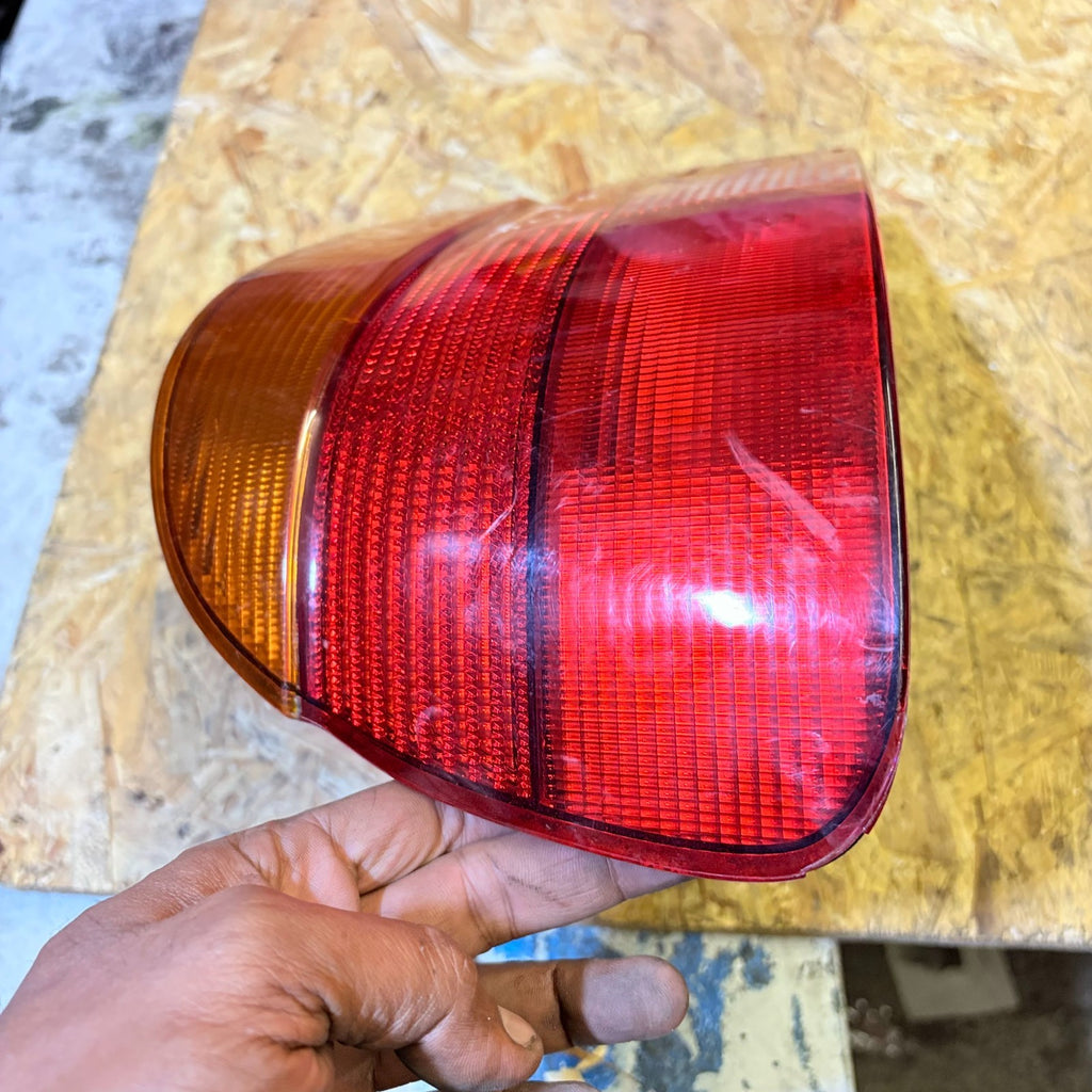 BMW 5 series 1995-2004 REAR RIGHT LIGHT CLUSTERS 146033.00