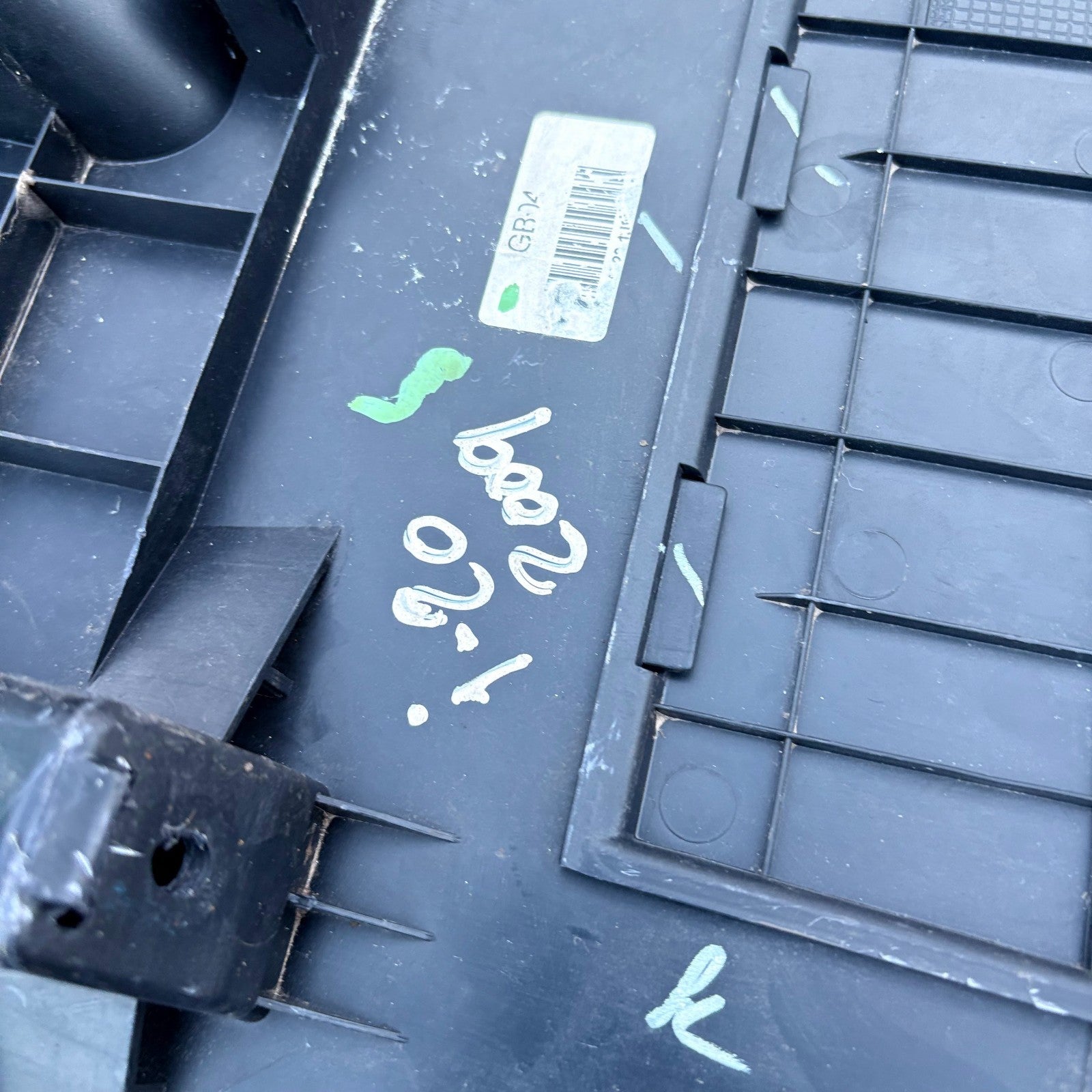 HYUNDAI I20 2009 GLOVE BOX STORAGE COMPARTMENT 84529-1J900