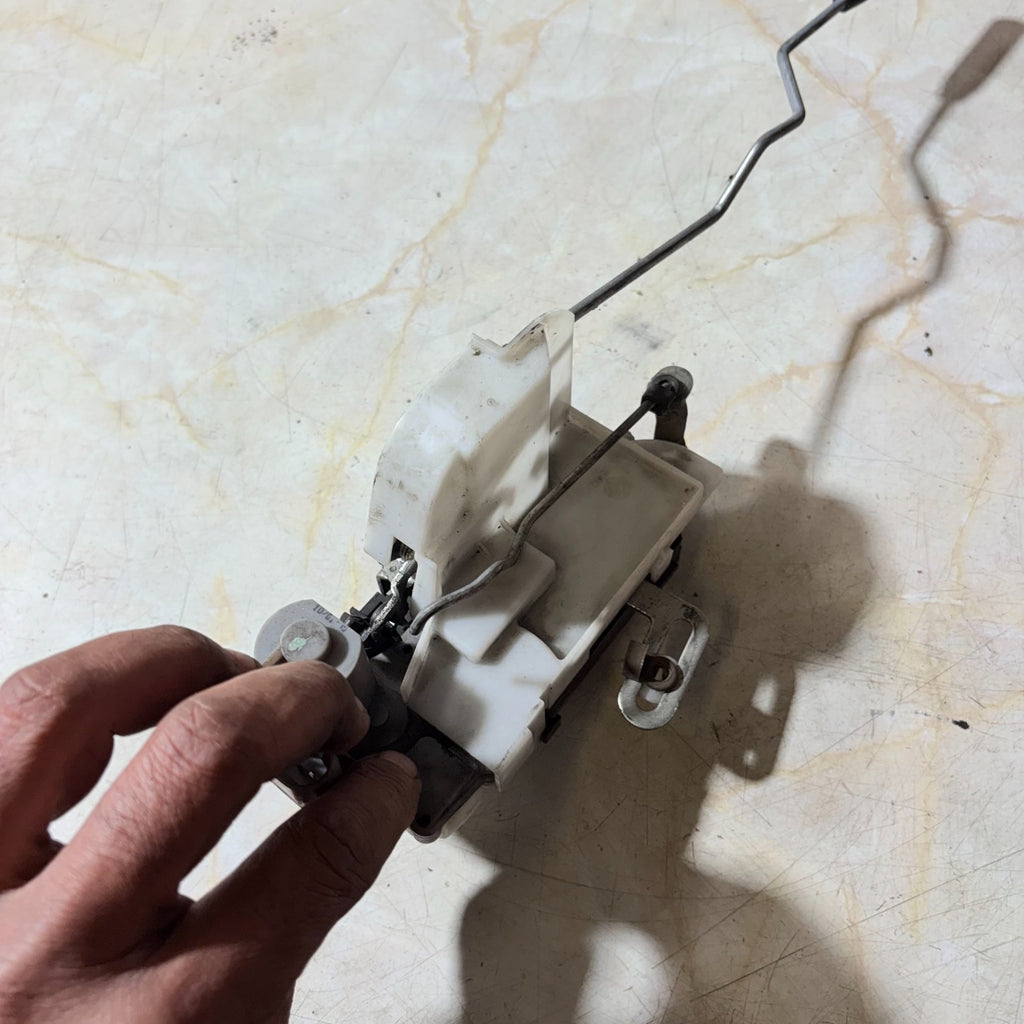FIAT PUNTO GRANDE 2005-2010 FRONT LEFT NSF DOOR LOCK LATCH MECHANISM