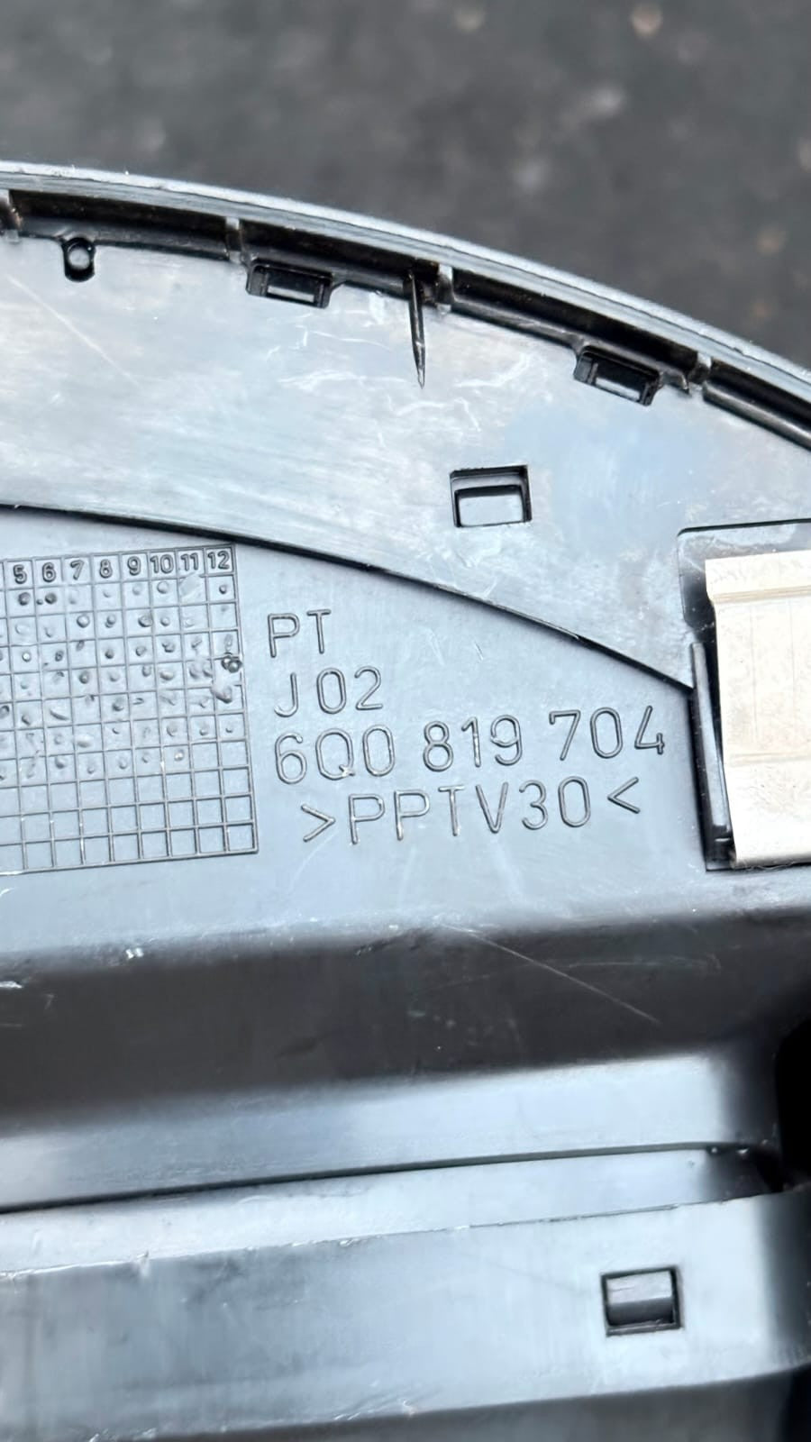 VW POLO 9N3 MK4 DRIVER/RIGHT SIDE FRONT AIR VENT DUCT 6Q0819704 2009