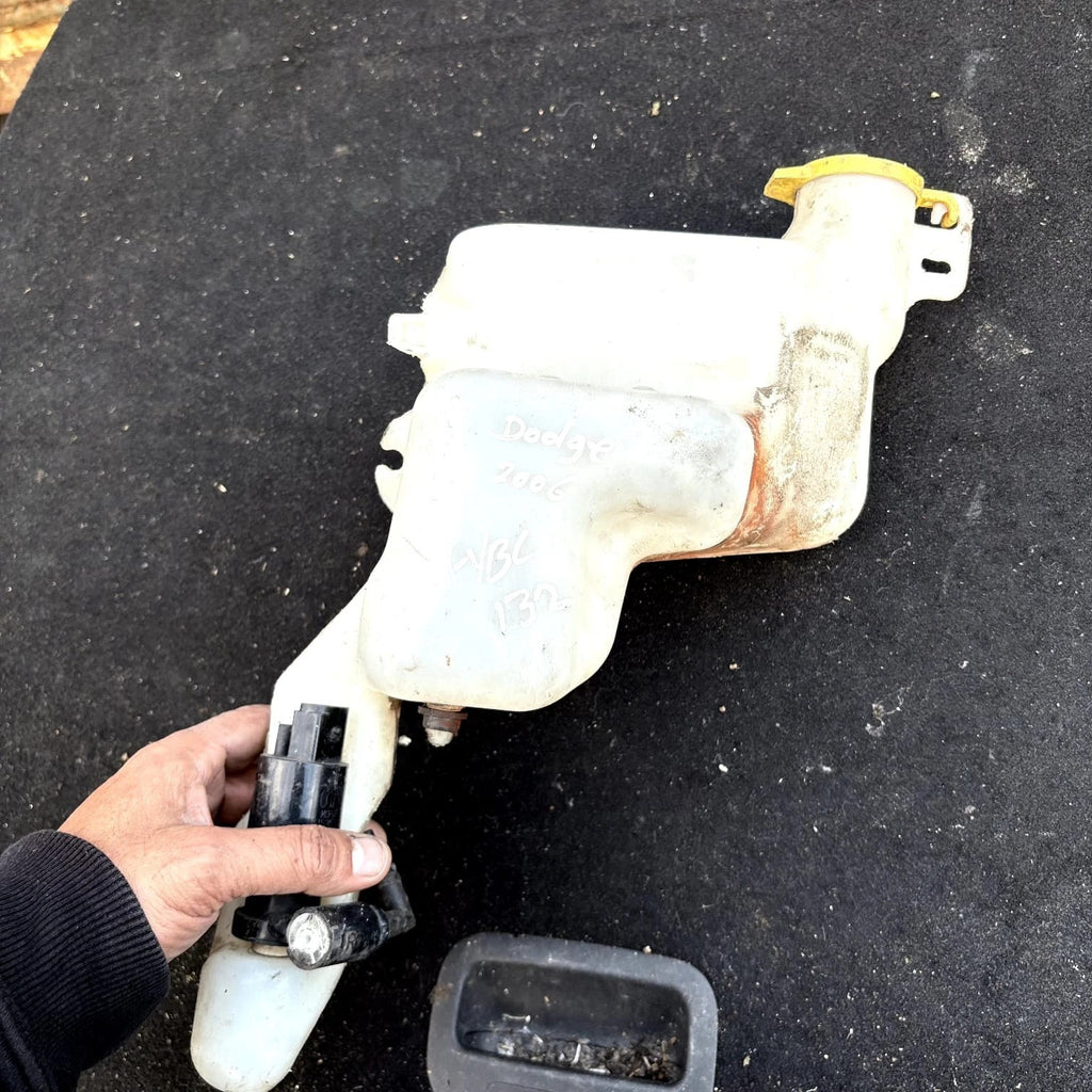 JEEP COMPASS MK1 MK49 2006 WINDSCEEN WASHER TANK BOTTLE WITH PUMP