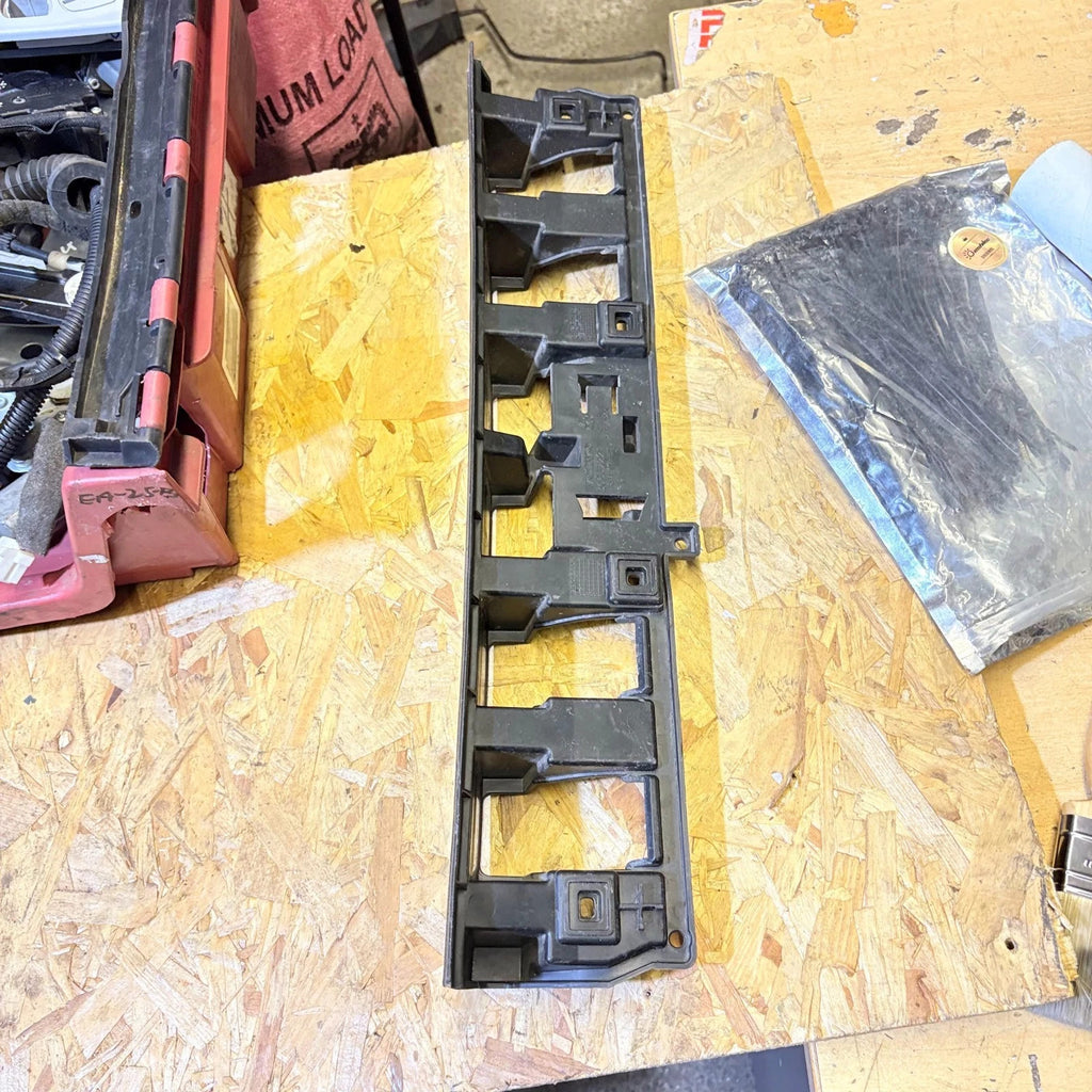 Volvo C30 Rear Bumper Centre Bracket Mount 30657221 Mk1 2007-2013 3 Door