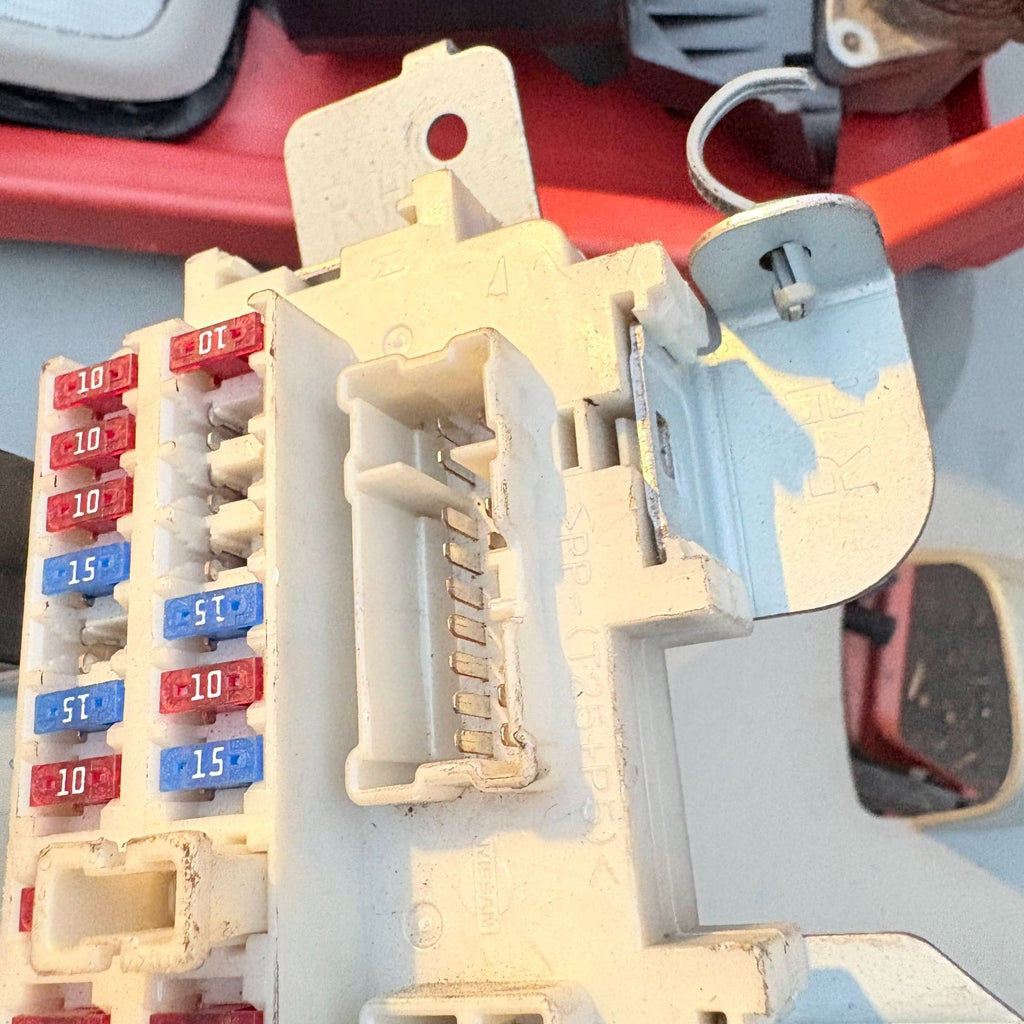 2003-2007 Nissan Murano Under Dash Fuse Box Relay Junction Block Unit