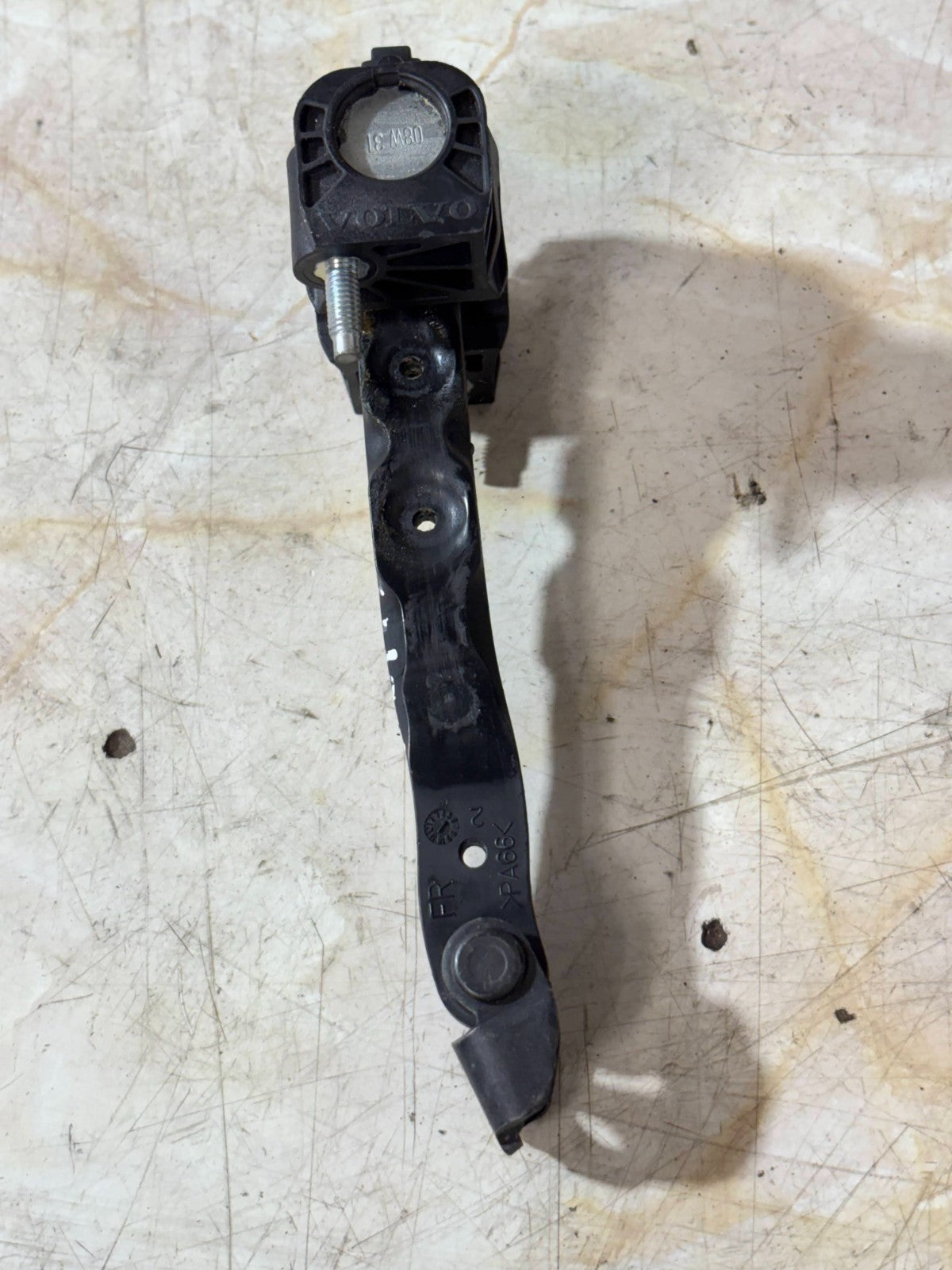 VOLVO C30 2009-PASSENGER SIDE FRONT LEFT DOOR CHECK STRAP 31217750