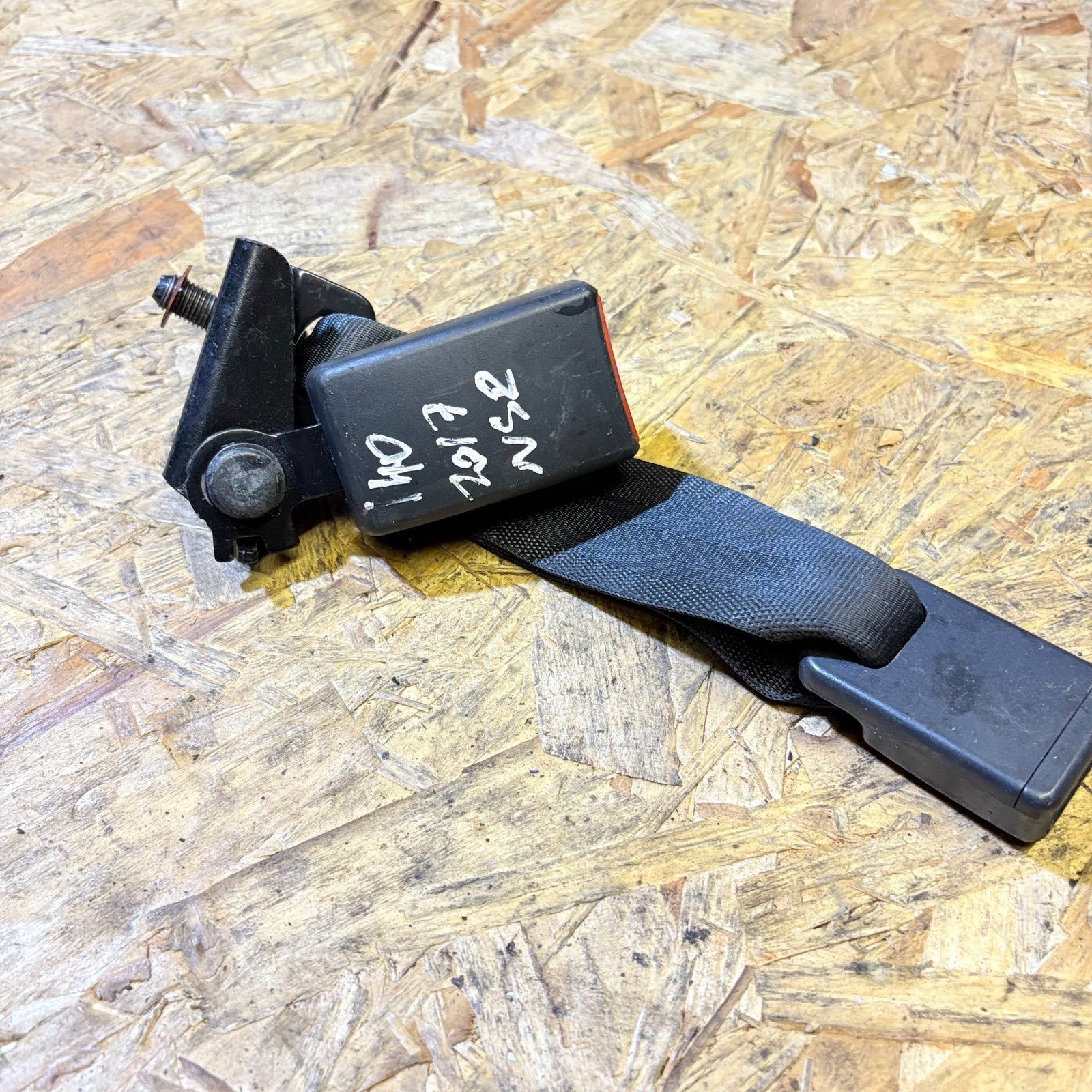 2014-2017 HYUNDAI i40 PASSENGER REAR LEFT SIDE SEAT BELT BUCKLE