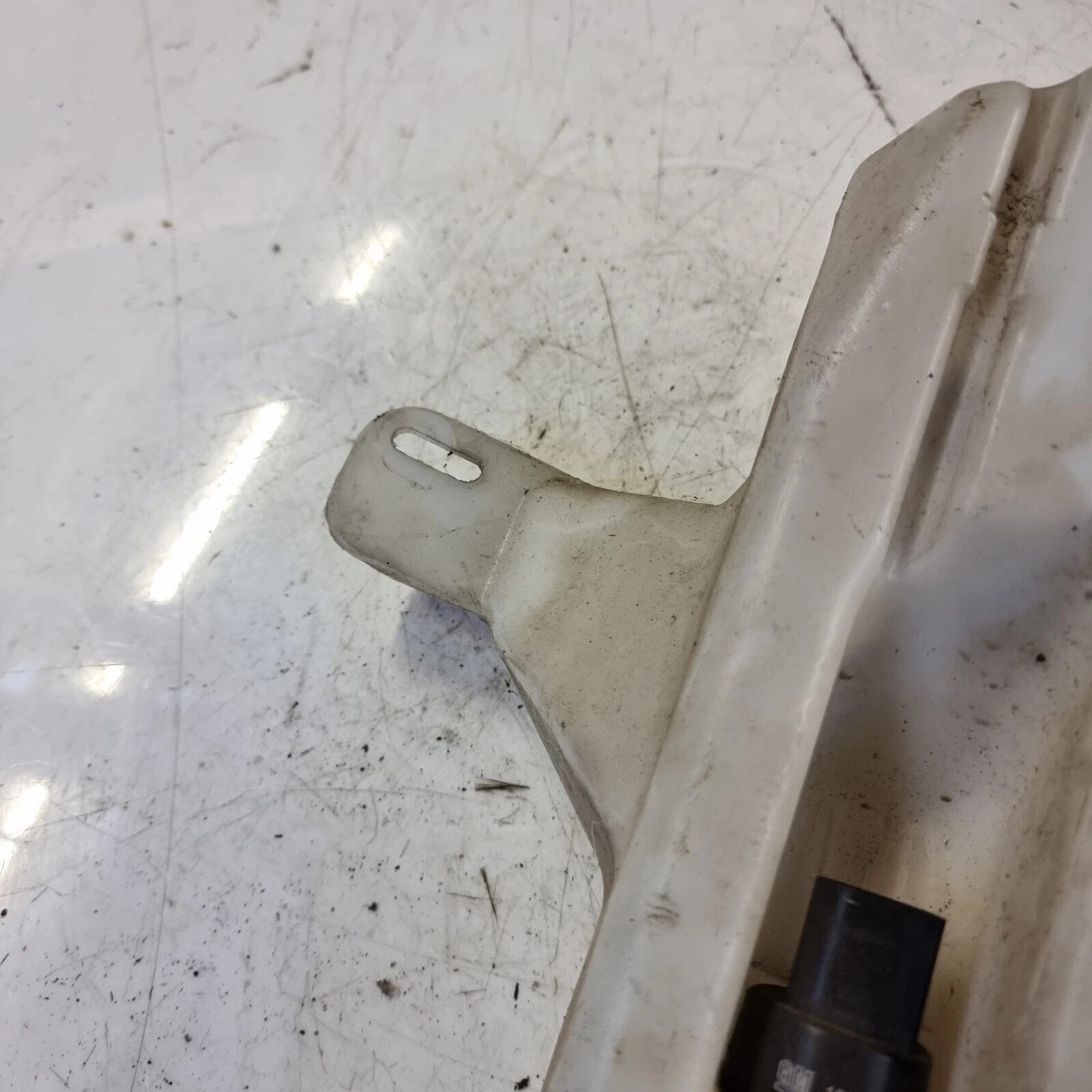 2008-2013 VAUXHALL INSIGNIA 1.8 WINDSCREEN WASHER BOTTLE - 13227295 401140137