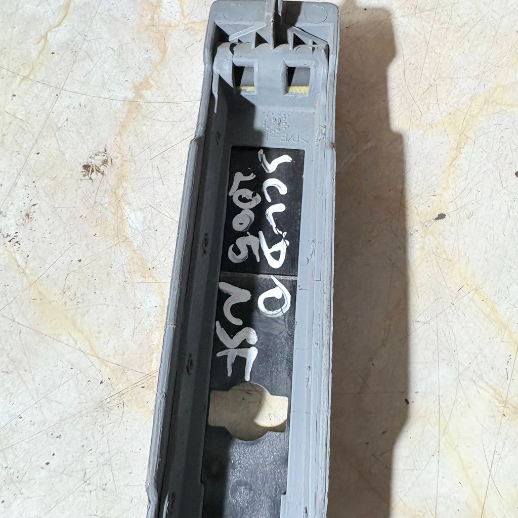 Fiat Scudo 1995-2007 front Left Seat Safety Seatbelt Height Adjuster 25375