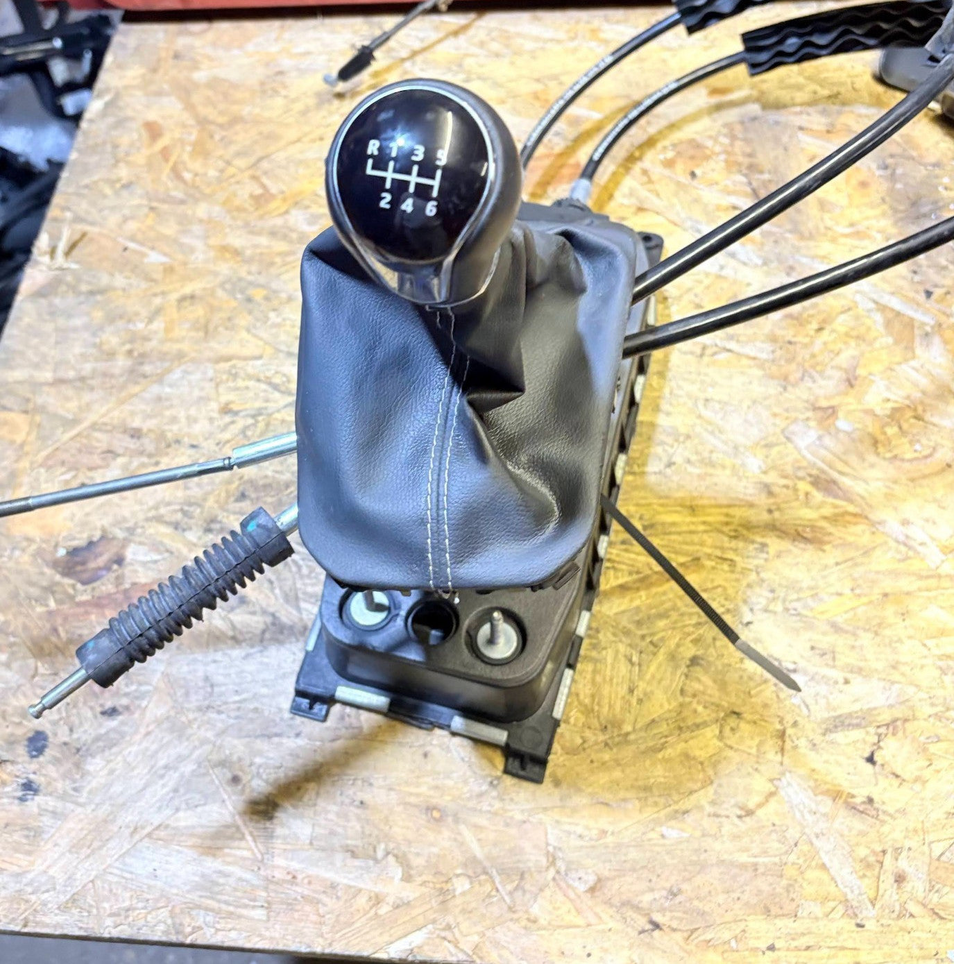 2018 SEAT ARONA GEAR SHIFTER SELECTOR WITH CABLES 2Q0711049K