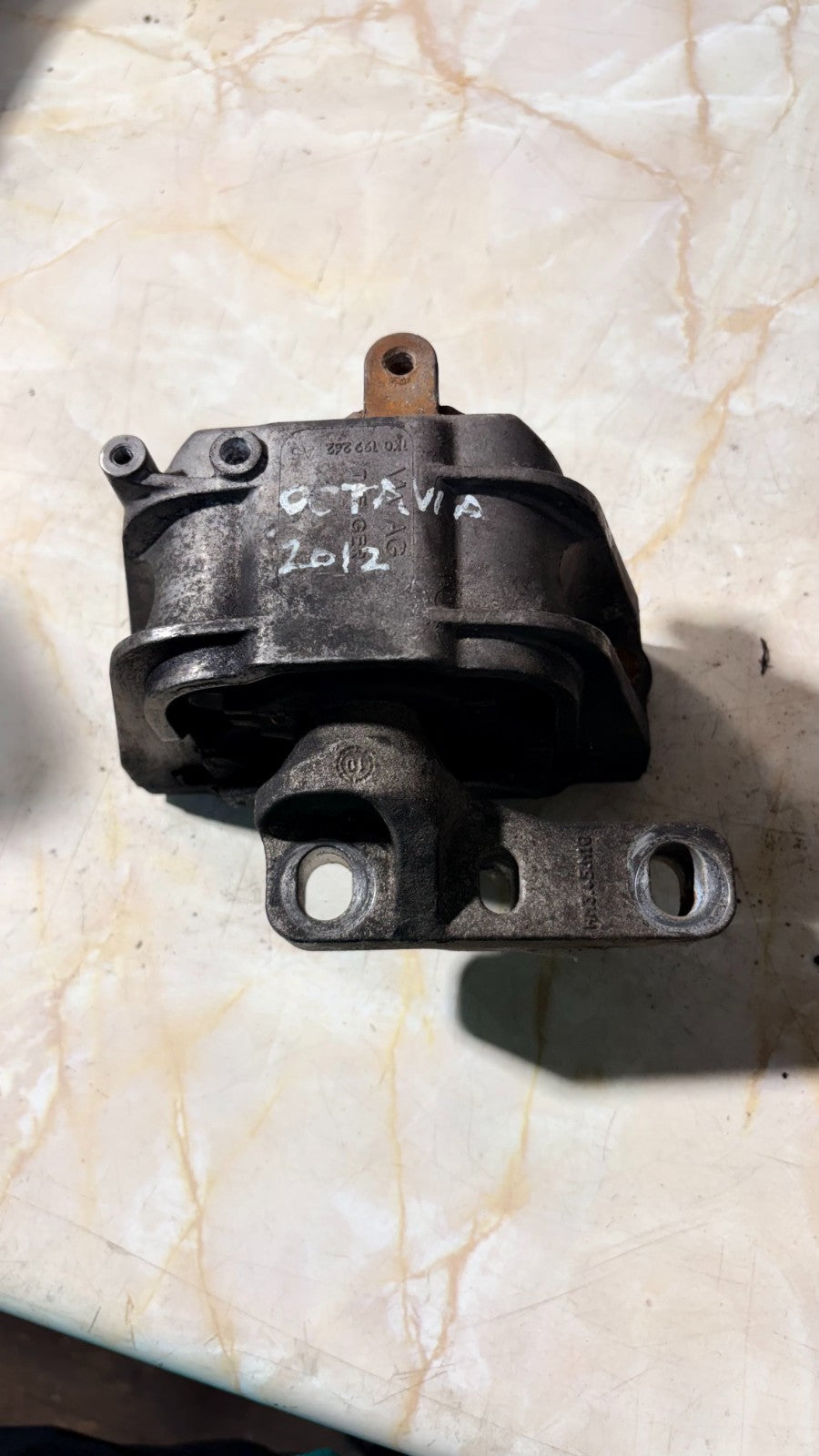 Skoda Octavia Mk3 Right Driver Side Engine Mount 1K0199262 18-20 Hatch Estate 1