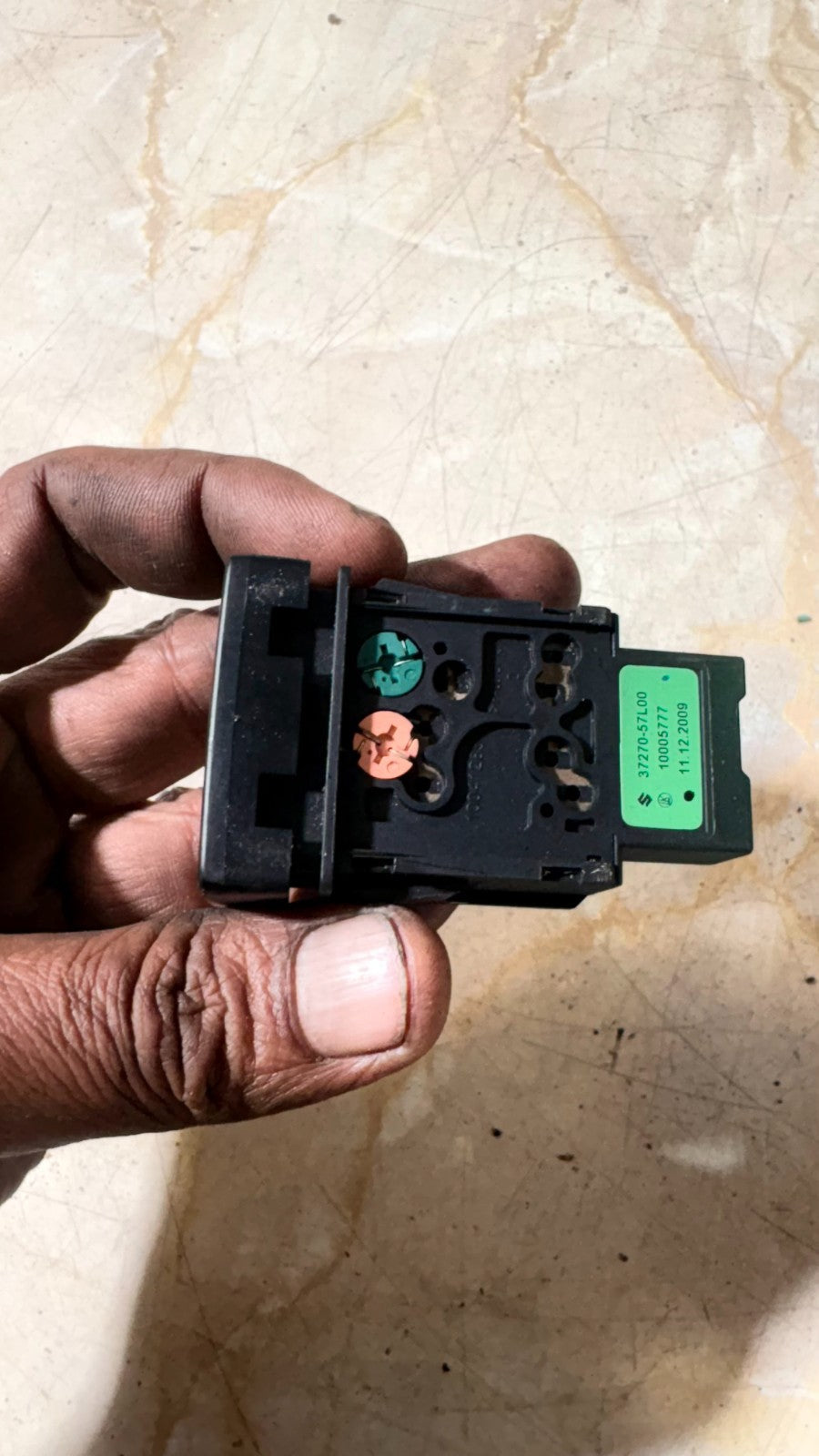 SUZUKI VITARA FOG LIGHT CONTROL SWITCH BUTTON 37270-57L00