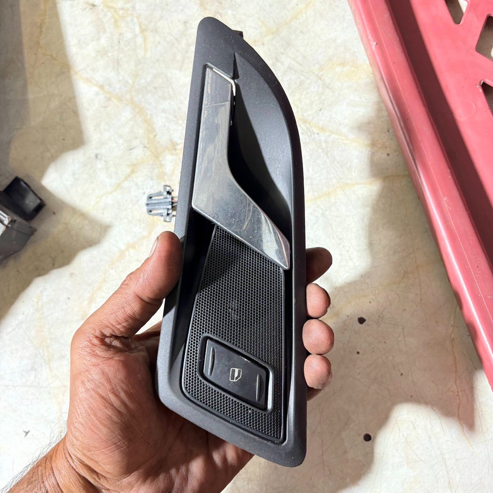 SKODA OCTAVIA PASSENGER SIDE REAR LEFT INTERIOR DOOR HANDLE 1Z0839247 04-12