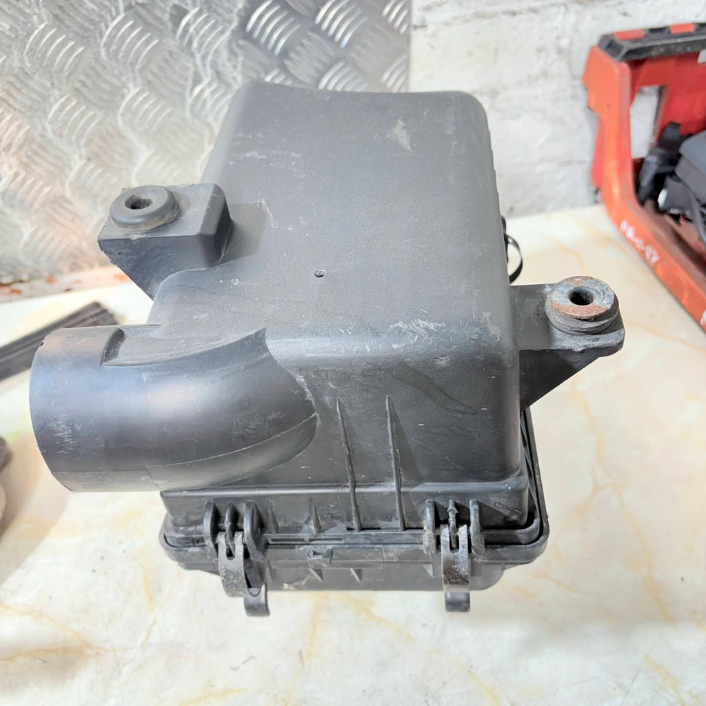 Kia Carens 2004 Air Filter Box OK2KB13320