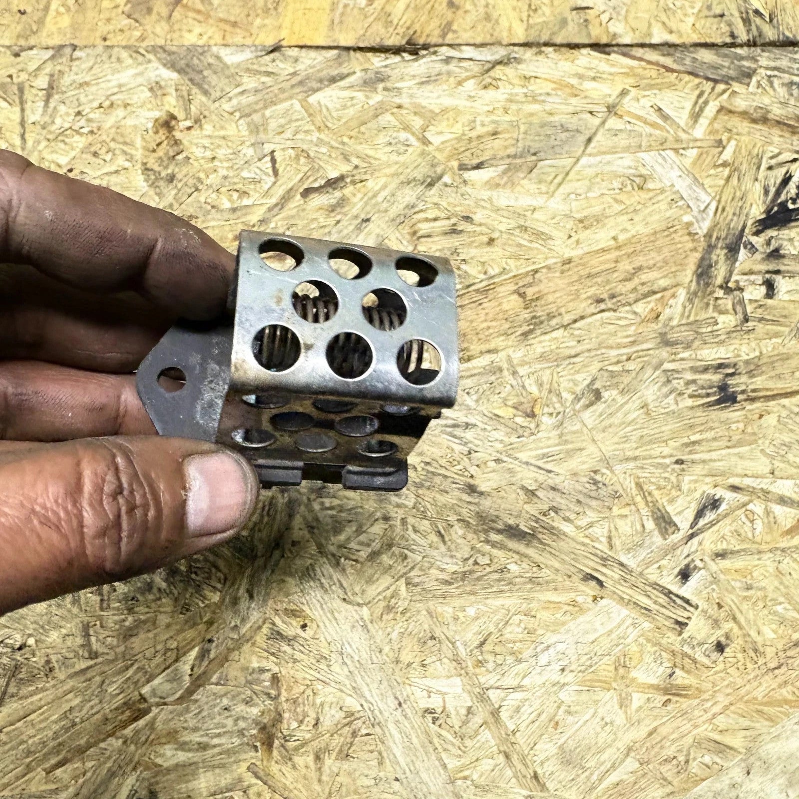 Nissan Note 2011 Blower Fan Regulator (Fan Control Switch Relay )