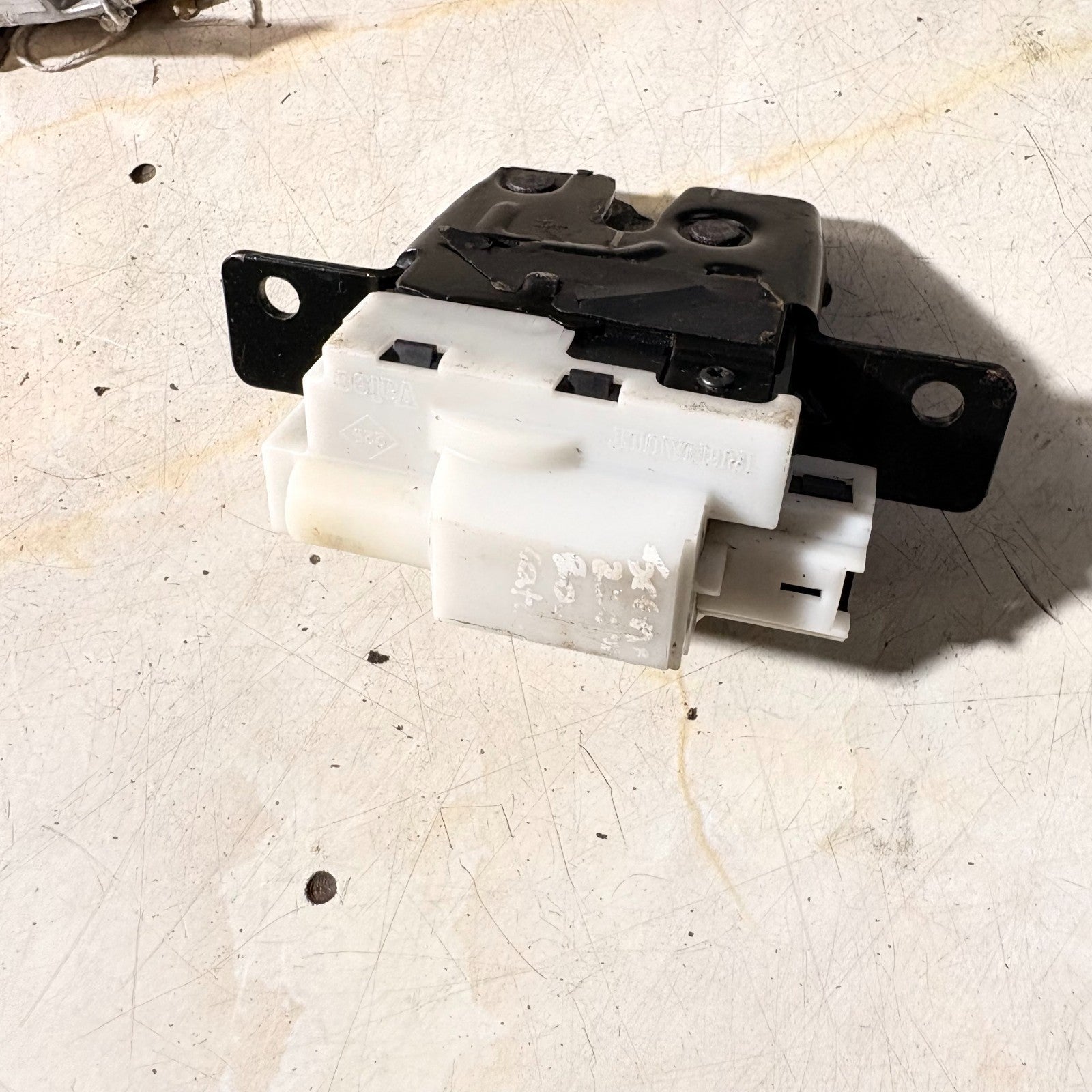 Tailgate Boot Lock for Renault Clio 3 Megane Scenic 2 Modus Micra K12 Qashqai I