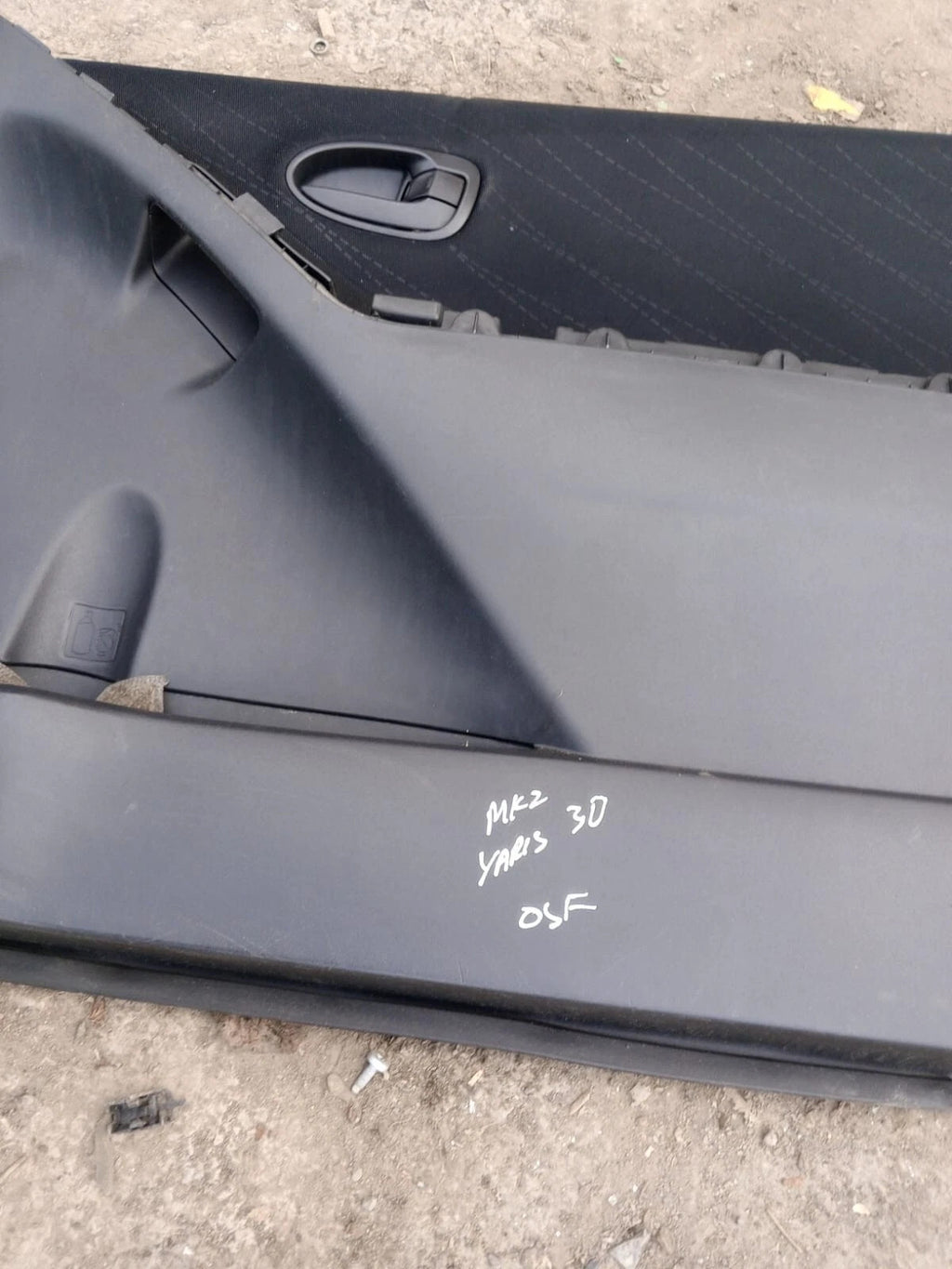 TOYOTA YARIS MK2 3DR 2005-11 FRONT RIGHT DRIVER SIDE DOOR CARD TRIM 67777-0D100