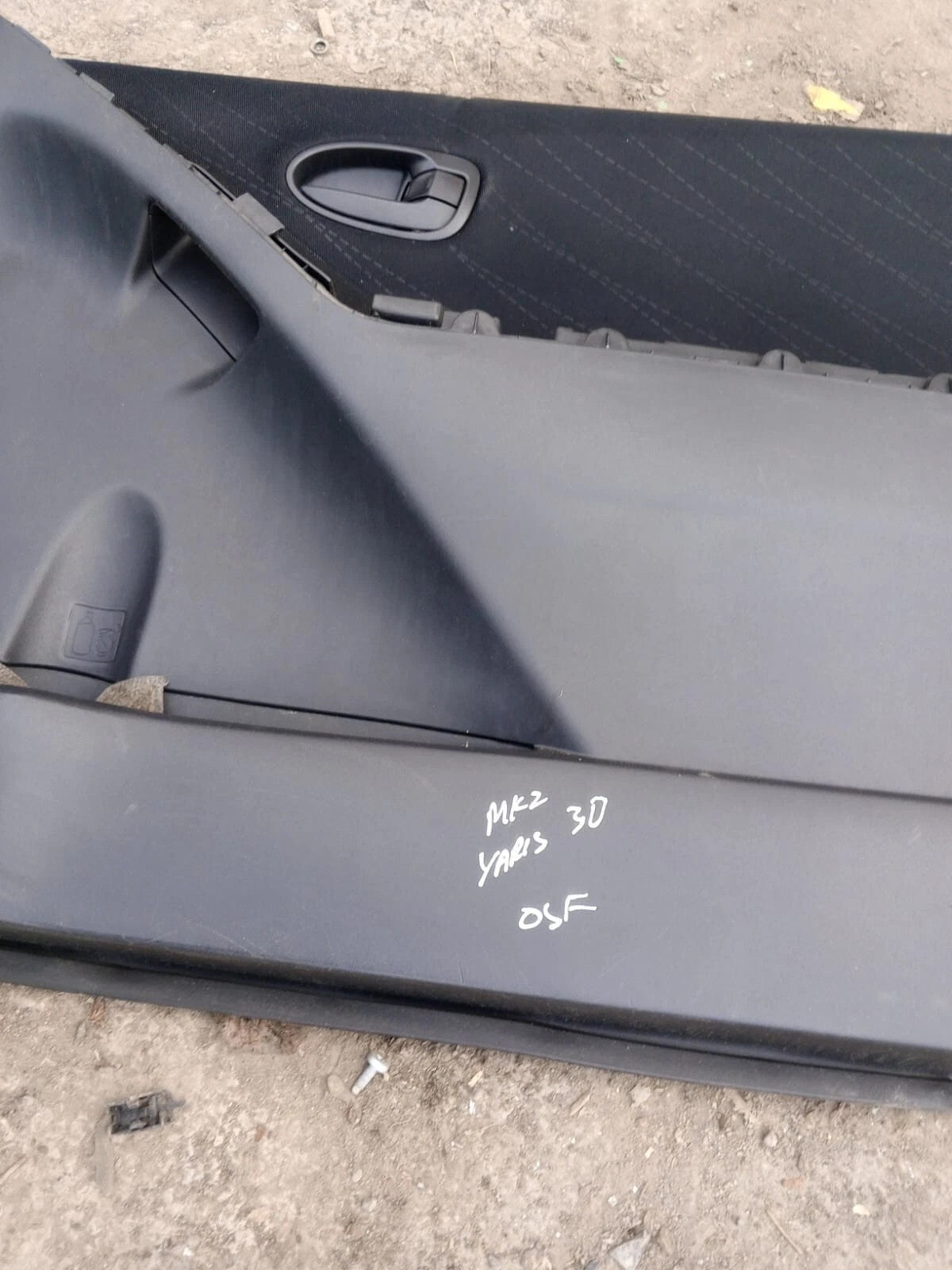TOYOTA YARIS MK2 3DR 2005-11 FRONT RIGHT DRIVER SIDE DOOR CARD TRIM 67777-0D100