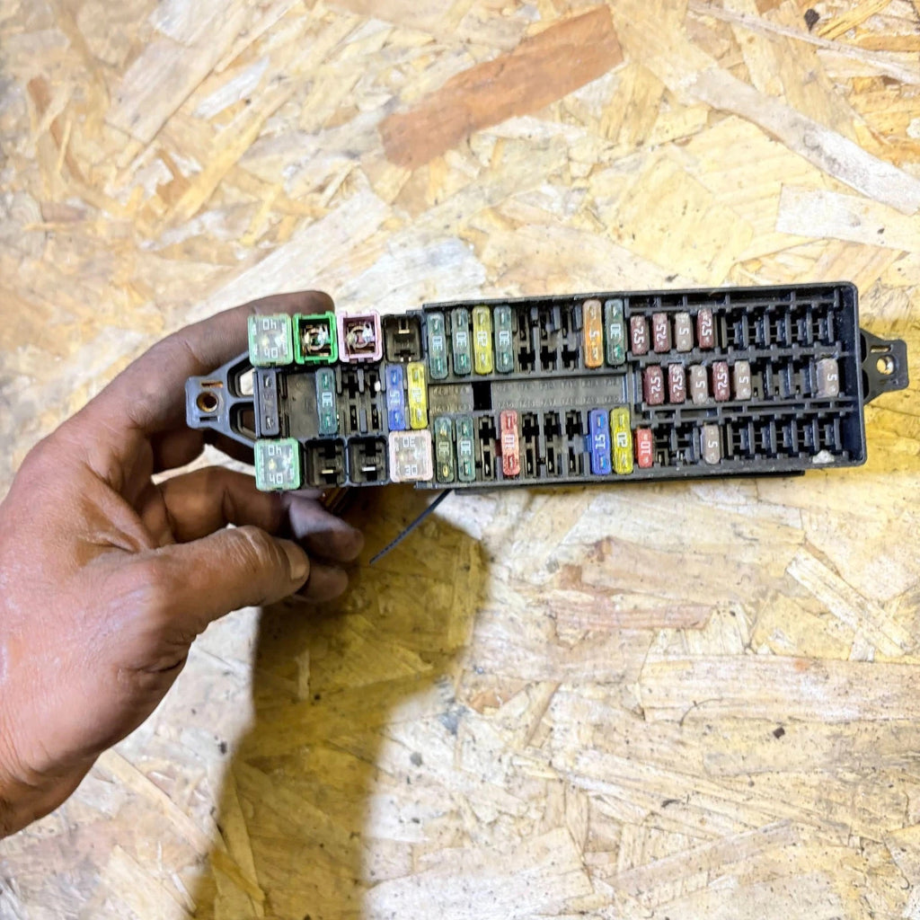 VOLKSWAGEN POLO MK5 6R 2009-2017 FUSE BOX
