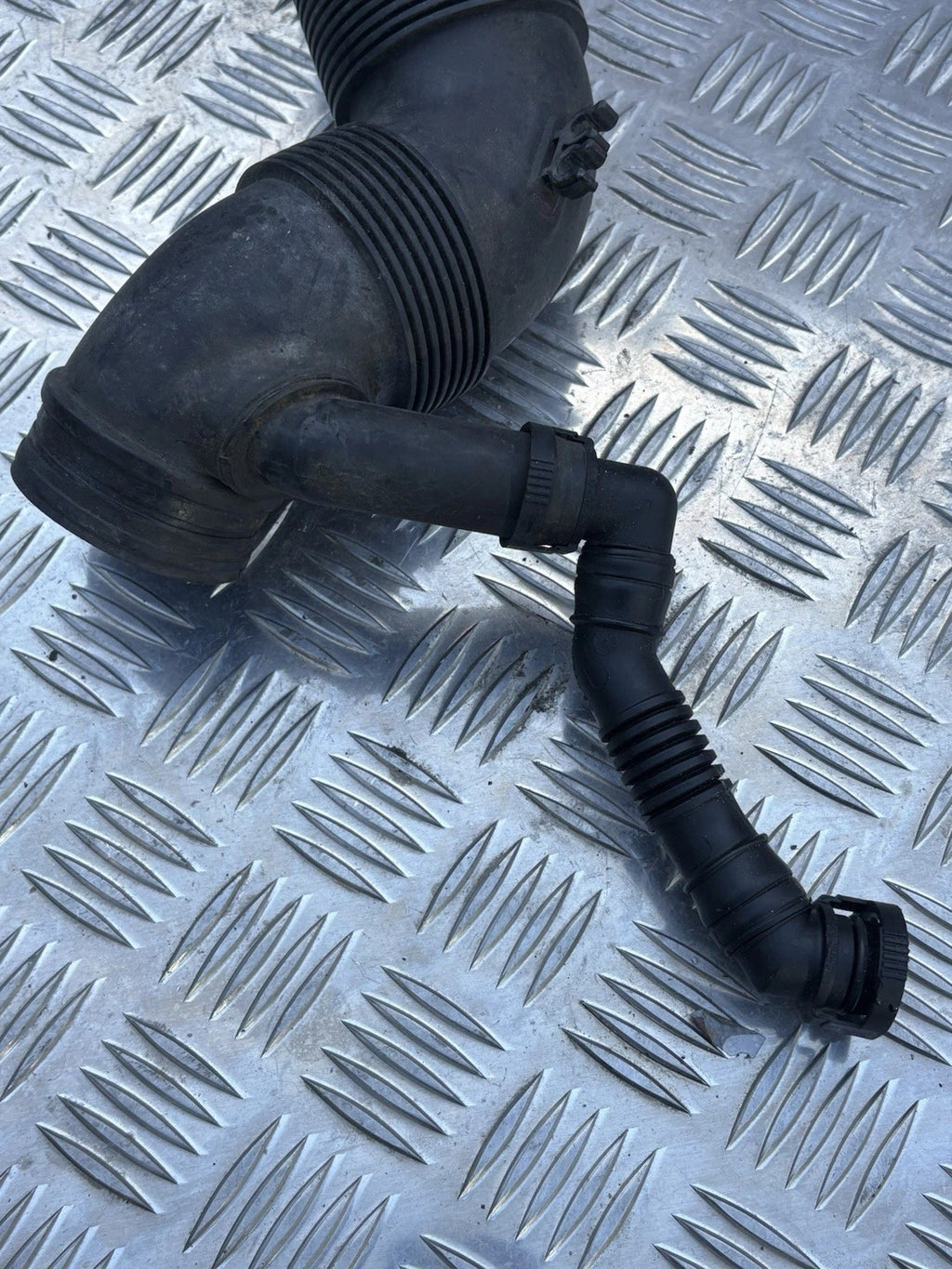 Air Intake Hose Line Pipe for Volkswagen Golf MK4 MK5 03-04 3C012965411