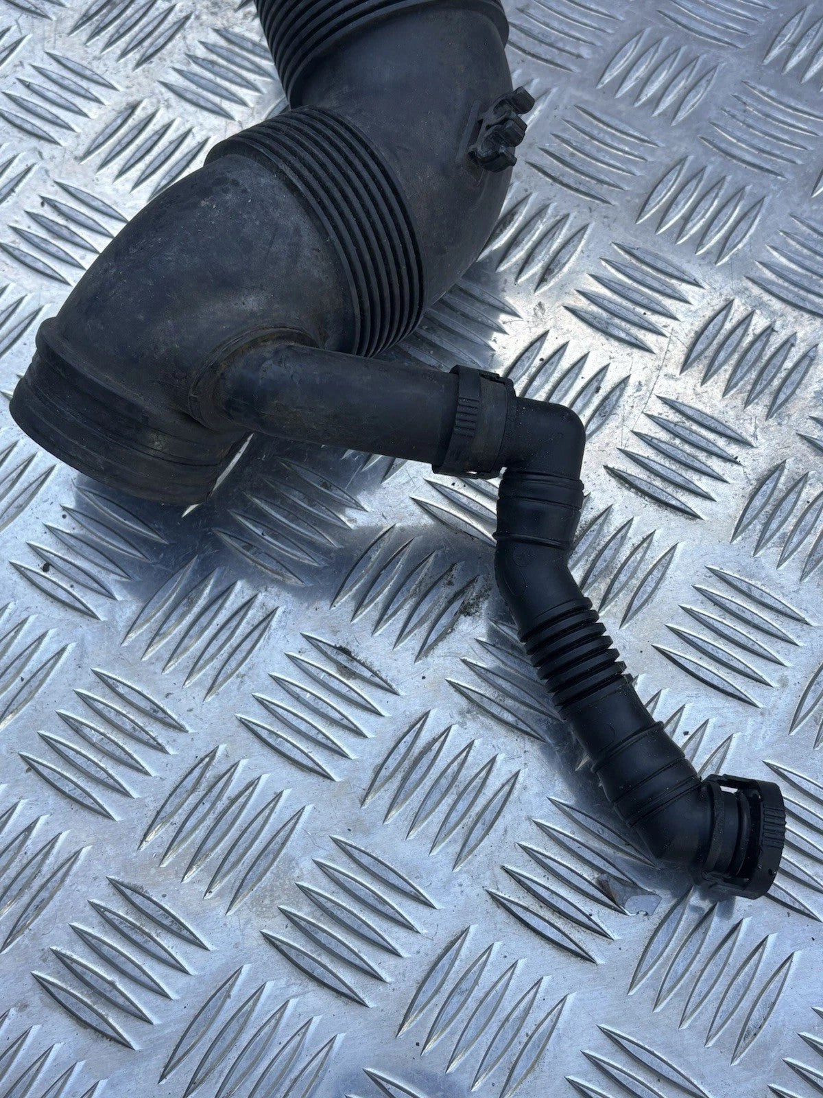 Air Intake Hose Line Pipe for Volkswagen Golf MK4 MK5 03-04 3C012965411