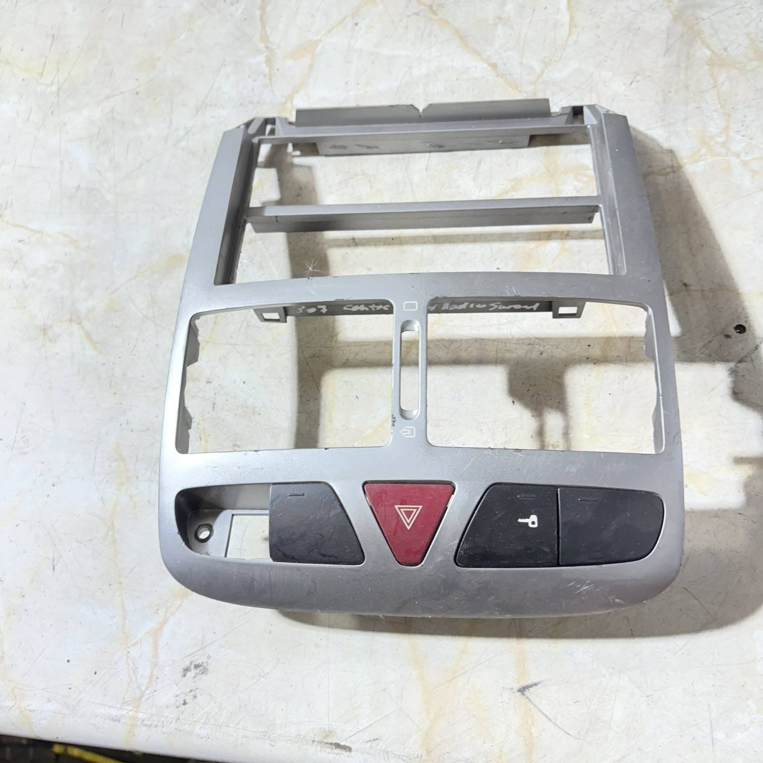 PEUGEOT 307 Break 3E Center Console Air Vent 9634505077 2.0 Diesel 66kw 22693287