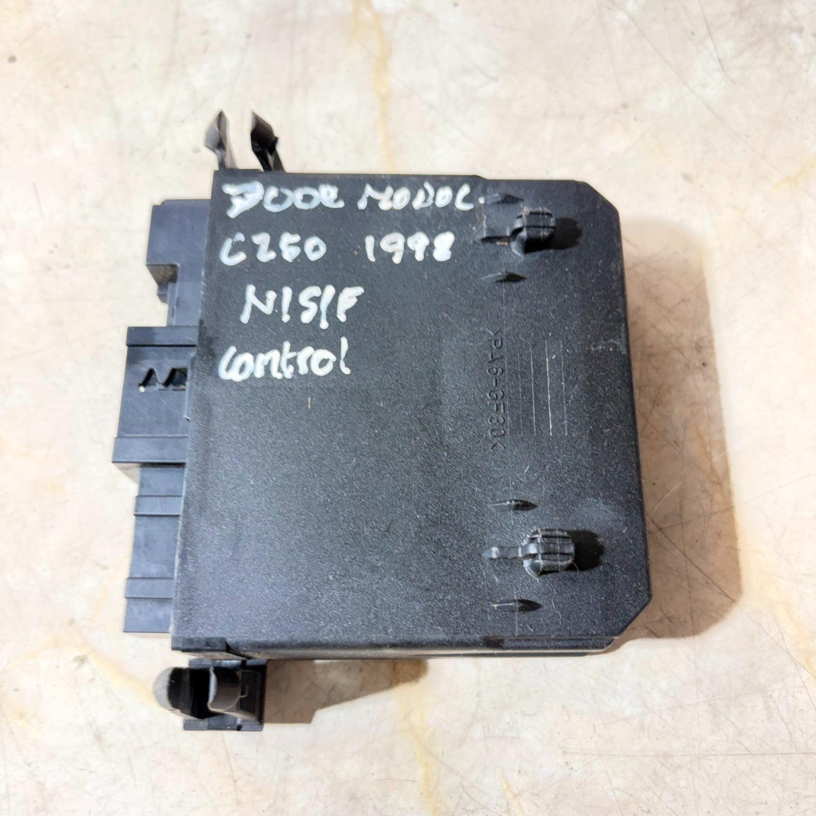 MERCEDES BENZ C250 FRONT LEFT SIDE DOOR CONTROL MODULE ECU 2088201326