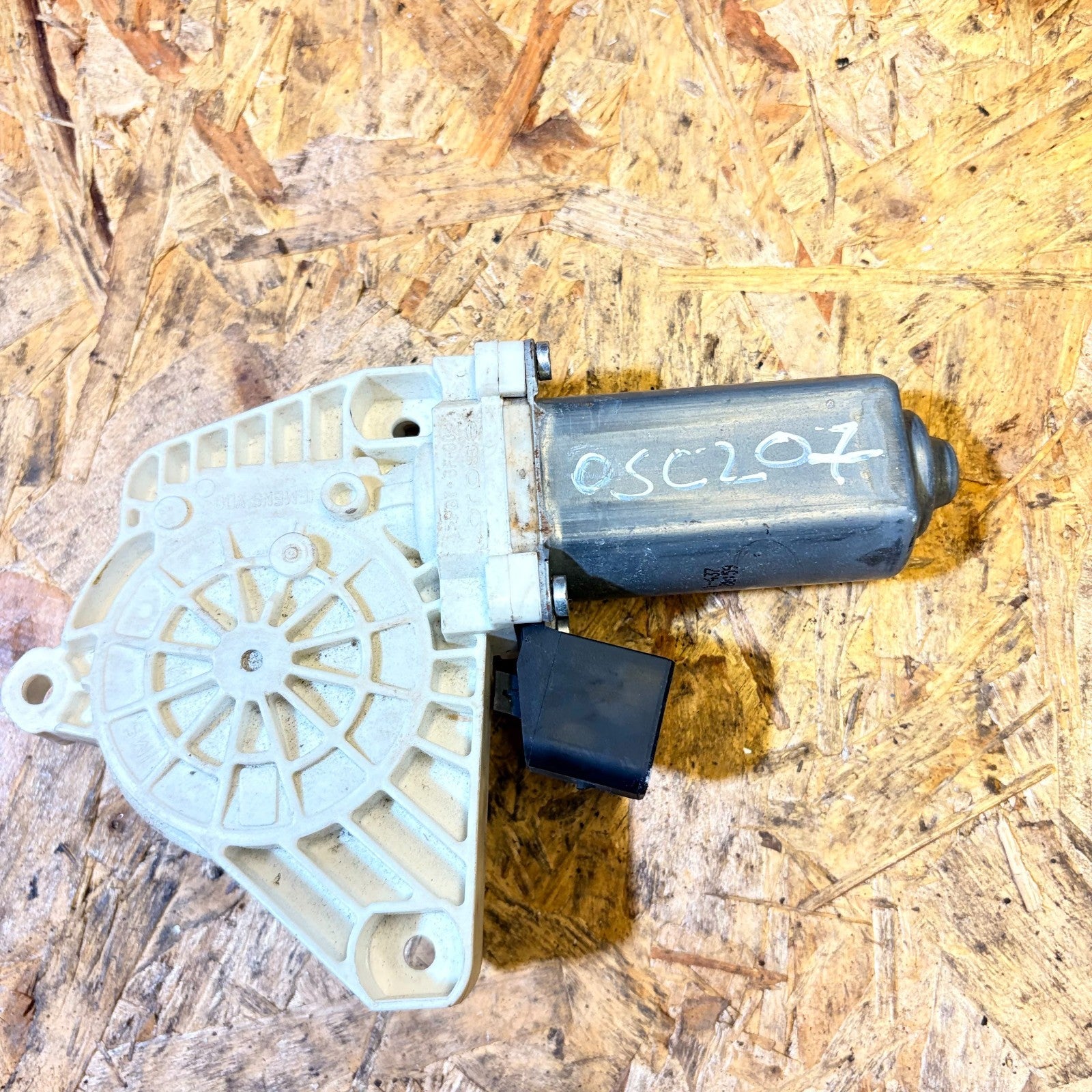 MERCEDES E CLASS C207 W207 2010 WINDOW MOTOR FRONT RIGHT DRIVER SIDE A2078200442