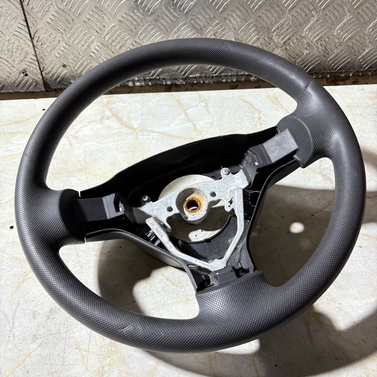 Peugeot 107 Citroen C1 Toyota Aygo 2005-14 3-Spoke Steering Wheel GS120-01840