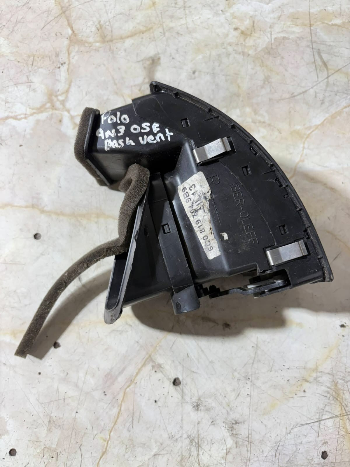 02-05 VW POLO 9N DRIVER FRONT DASHBOARD AIR VENT 6Q0819704 6Q