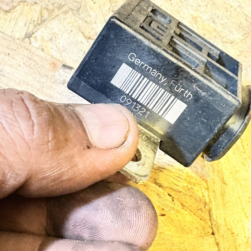 AUDI Q5 8R Relays D-90765 18275100 091321