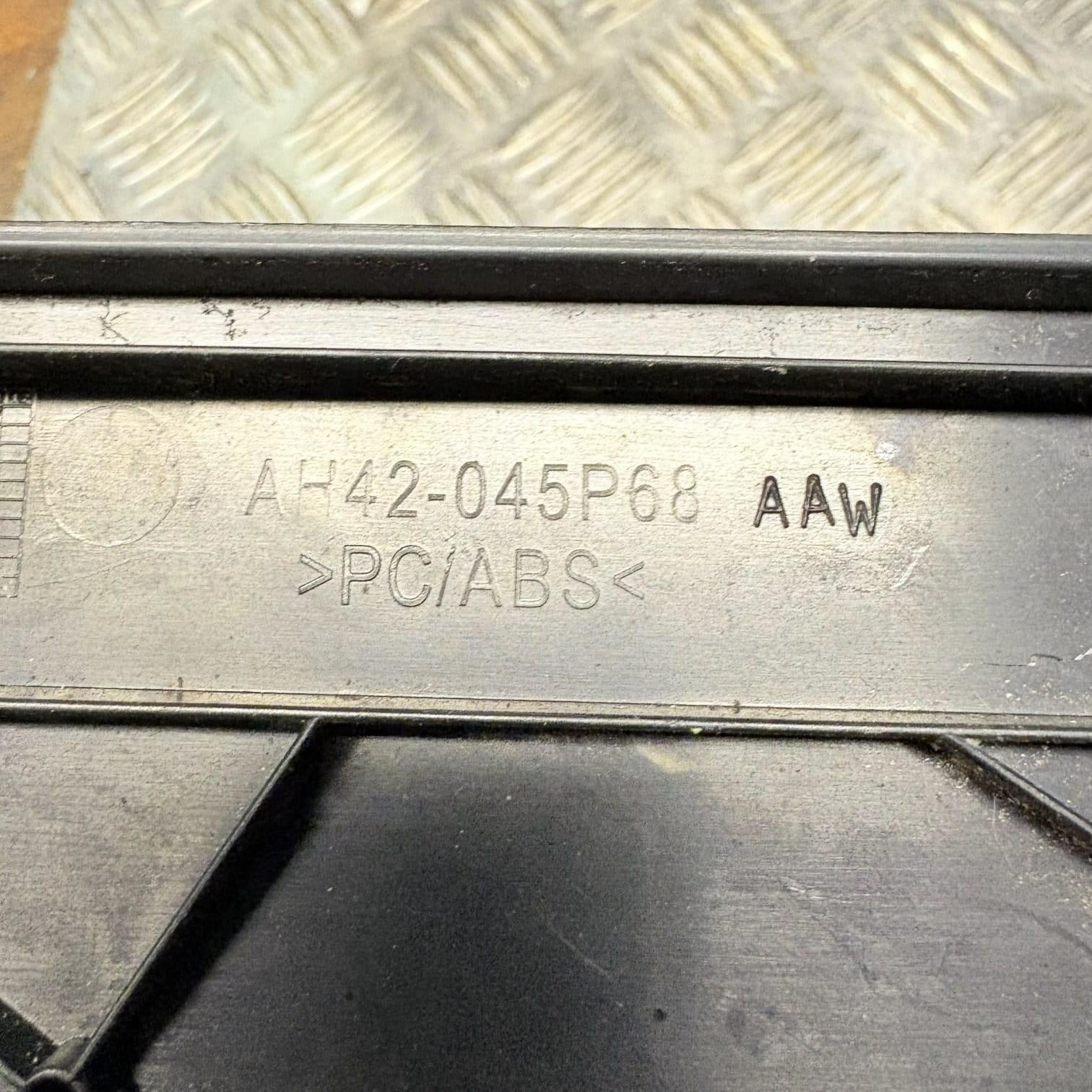 Range Rover L322 Dashboard Trim Cover Panel AH42 045P68 AAW