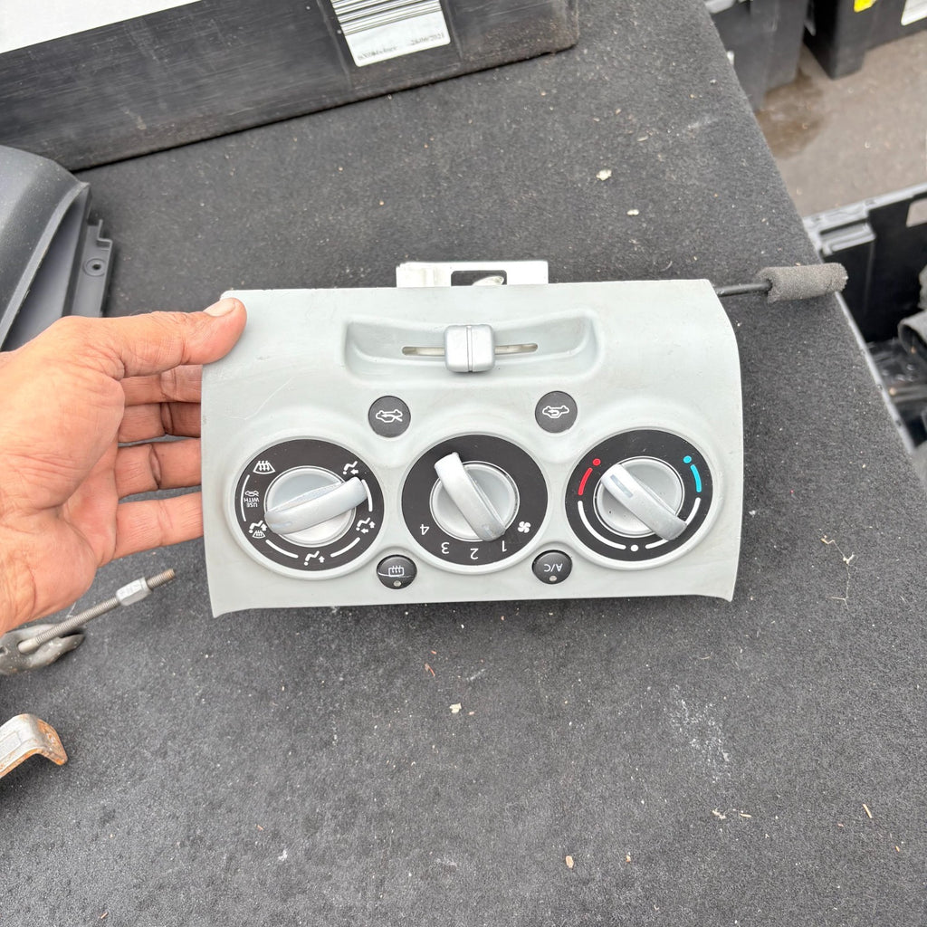 2004 NISSAN PIXO HEATER CLIMATE CONTROL MODULE