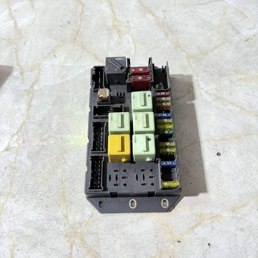 Land Rover L322 Driver rear Fuse Box YQE500290 Ref HG54 2009
