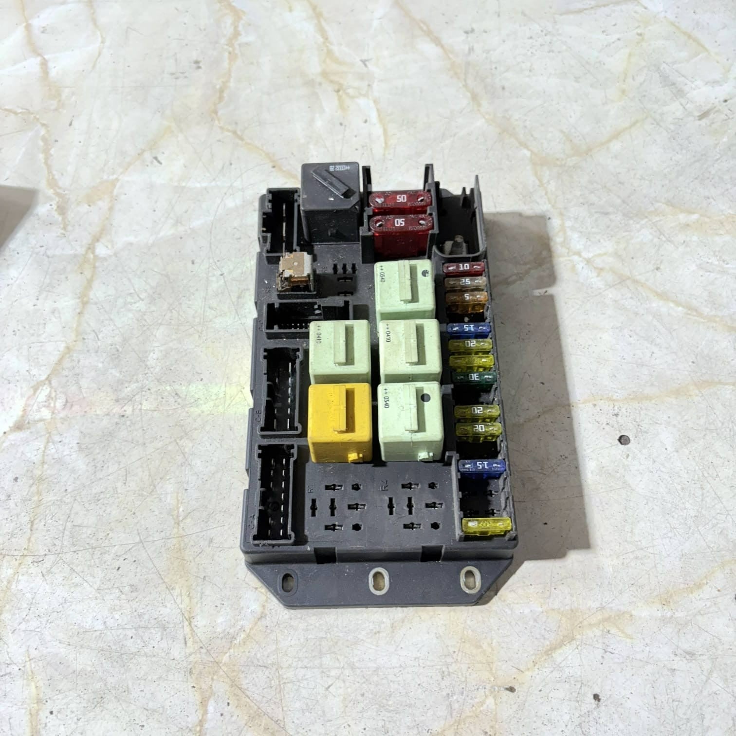 Land Rover L322 Driver rear Fuse Box YQE500290 Ref HG54 2009